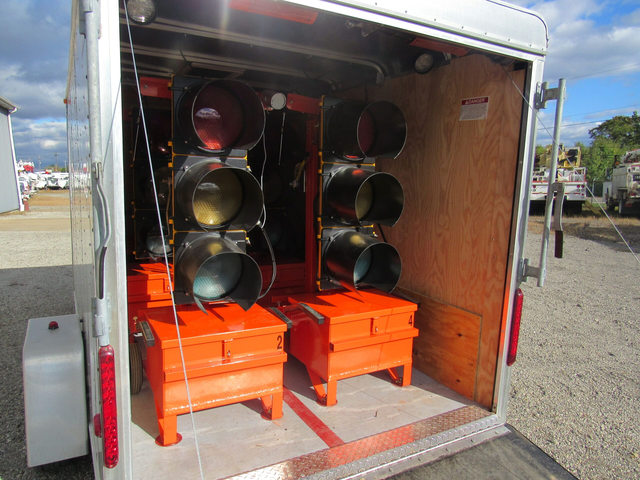 A&A SAFETY SQ2 PORTABLE TRAFFIC SIGNALS WITH A CAR MATE 6x12x6 ROUND TOP ENCLOSED CARGO UTILITY