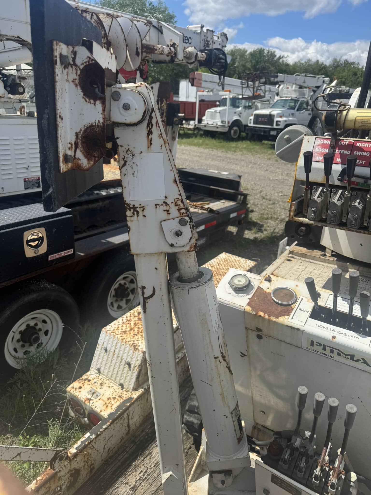 25' PITMAN HYDRALIFT 4000T DIGGER DERRICK ON A PITMAN PANTHER ALL-TERRAIN TRACK MACHINE - Image 30