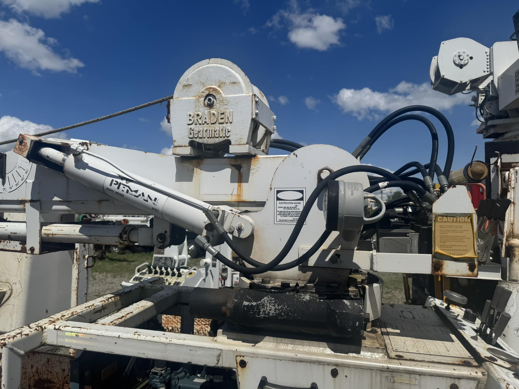 25' PITMAN HYDRALIFT 4000T DIGGER DERRICK ON A PITMAN PANTHER ALL-TERRAIN TRACK MACHINE - Image 35