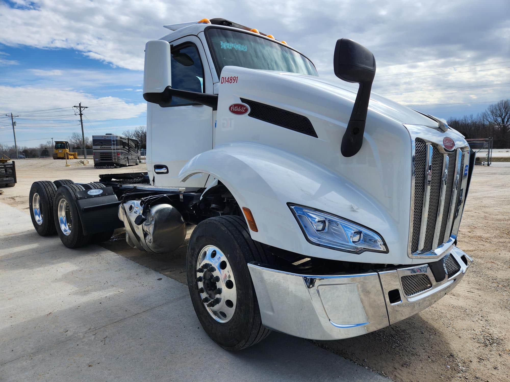 2023 Peterbilt 579 Tractor Tandem Axle Day Cab 5th Wheel Damaged Under