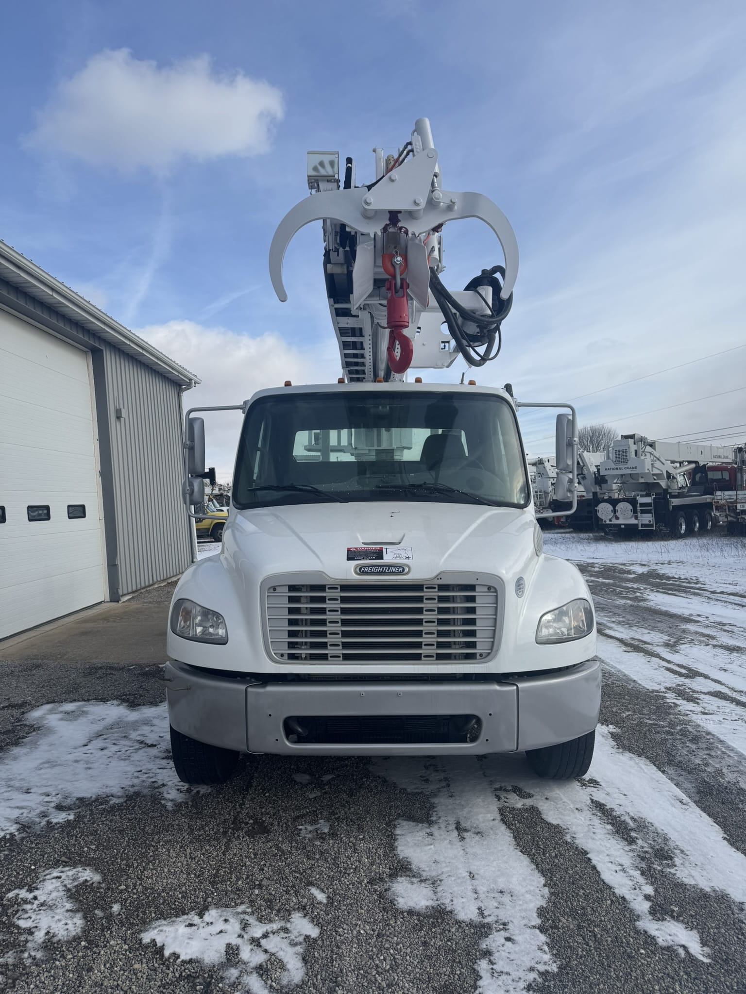 47' ALTEC DM47B-TR ON 2016 FREIGHTLINER M2 106 CHASSIS - Image 8