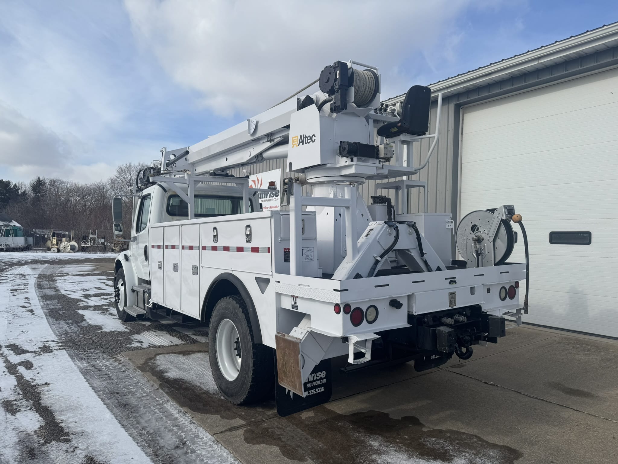 47' ALTEC DM47B-TR ON 2016 FREIGHTLINER M2 106 CHASSIS - Image 4