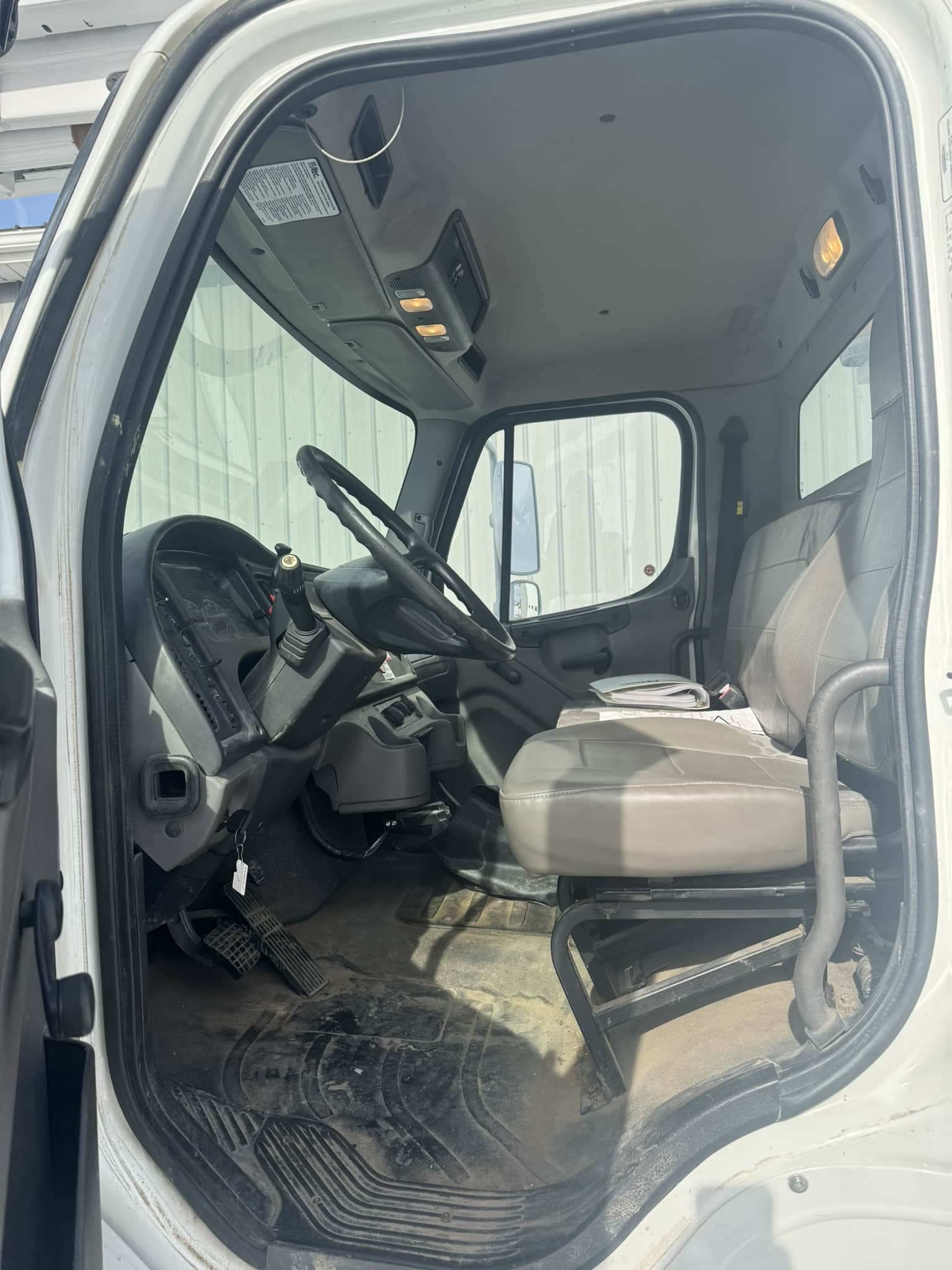 47' ALTEC DM47B-TR ON 2016 FREIGHTLINER M2 106 CHASSIS - Image 10