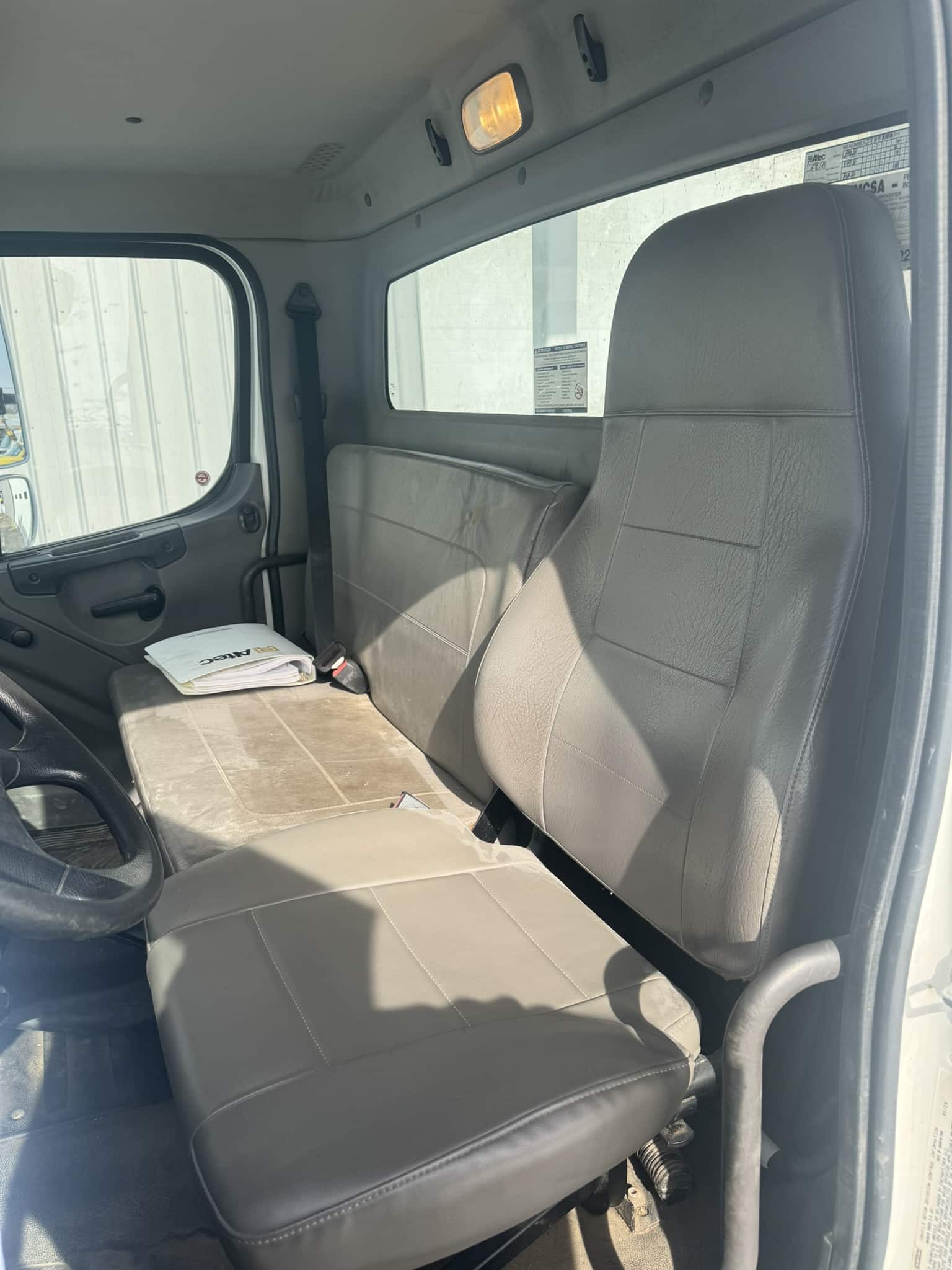 47' ALTEC DM47B-TR ON 2016 FREIGHTLINER M2 106 CHASSIS - Image 11