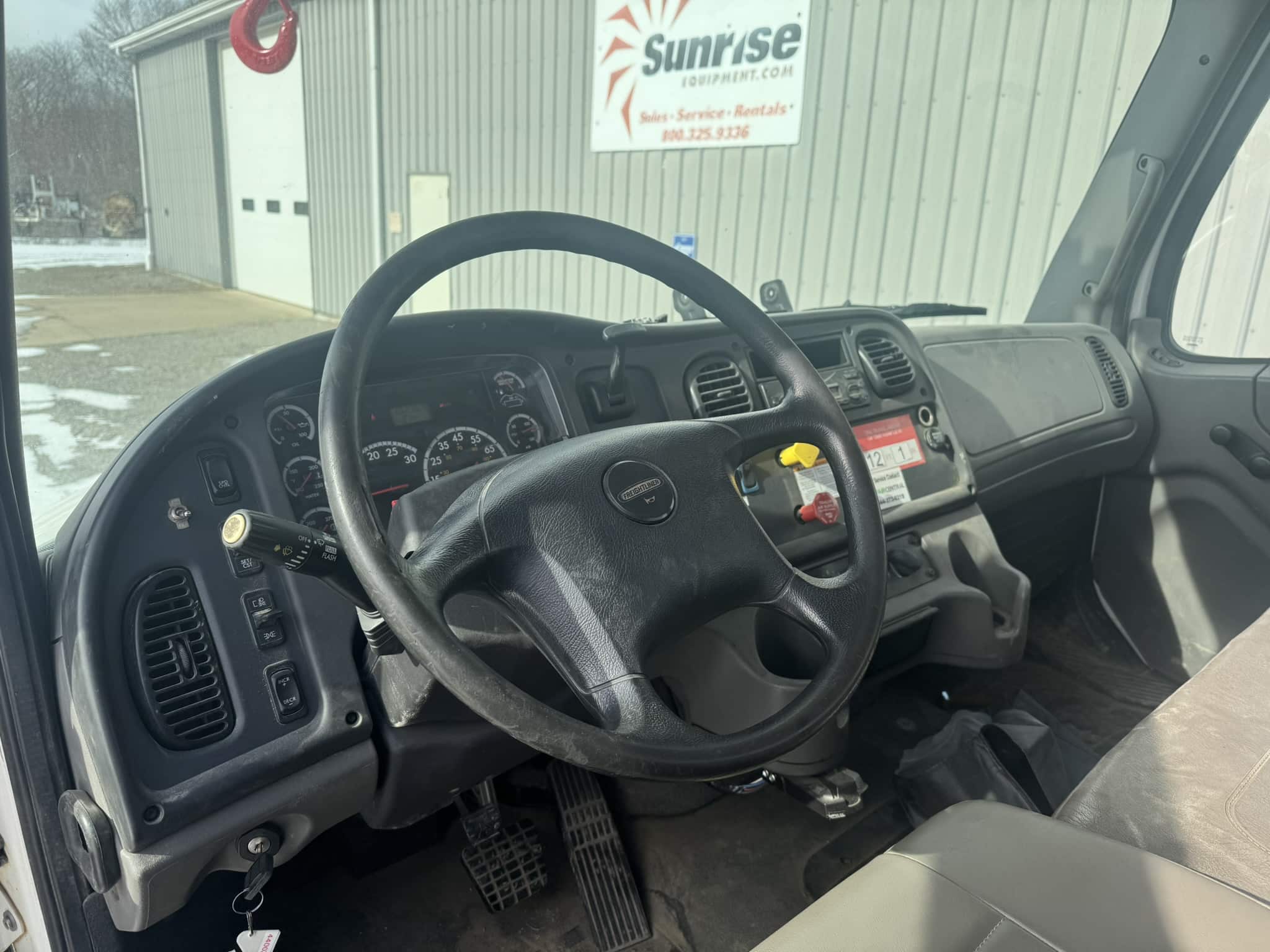 47' ALTEC DM47B-TR ON 2016 FREIGHTLINER M2 106 CHASSIS - Image 12