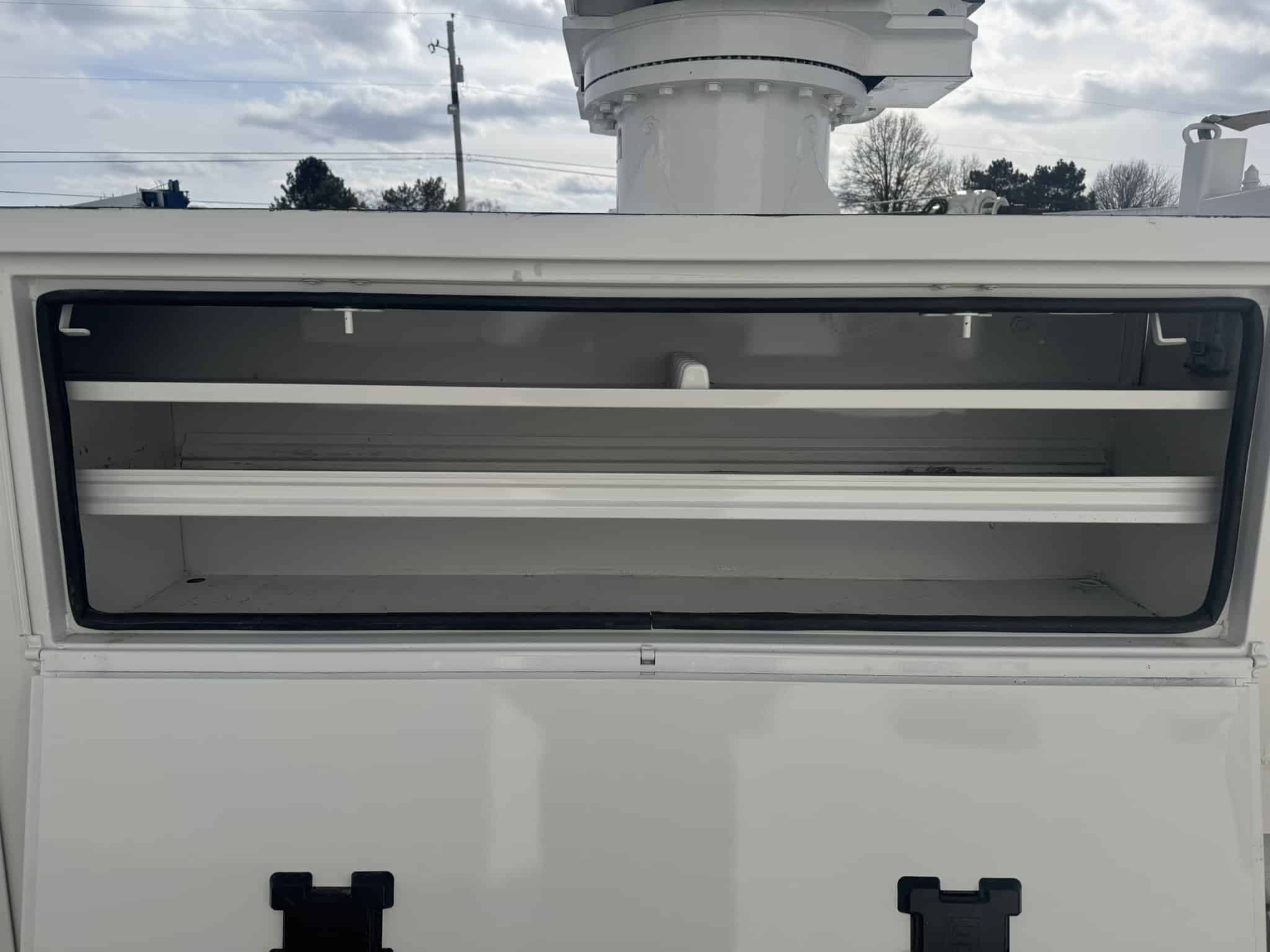 47' ALTEC DM47B-TR ON 2016 FREIGHTLINER M2 106 CHASSIS - Image 23