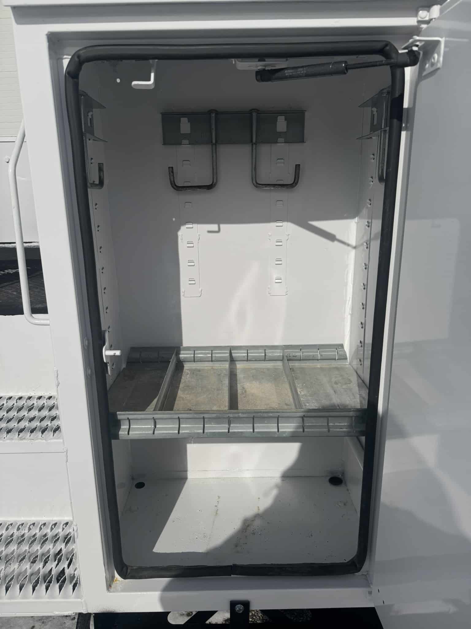 47' ALTEC DM47B-TR ON 2016 FREIGHTLINER M2 106 CHASSIS - Image 26