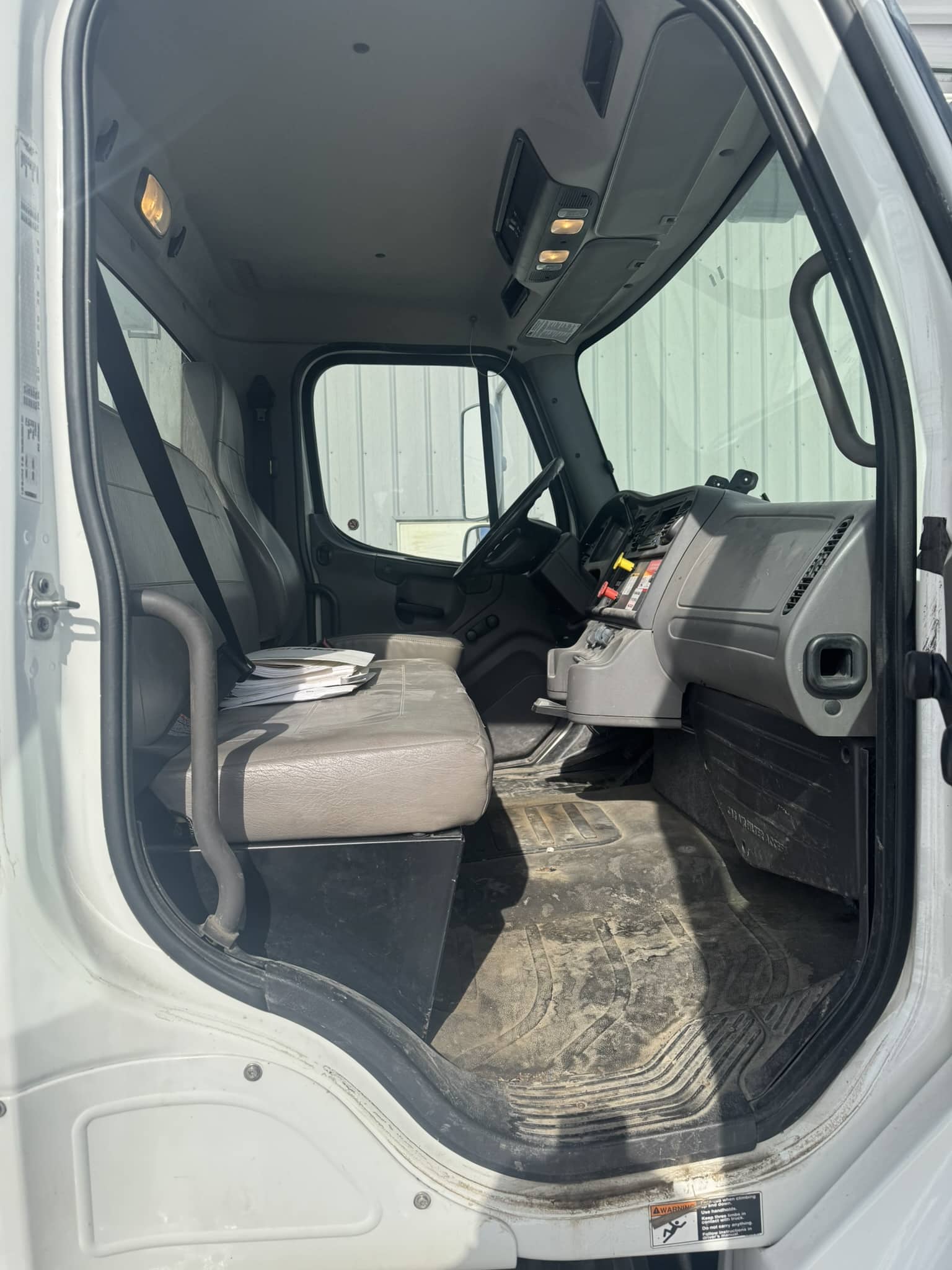 47' ALTEC DM47B-TR ON 2016 FREIGHTLINER M2 106 CHASSIS - Image 17