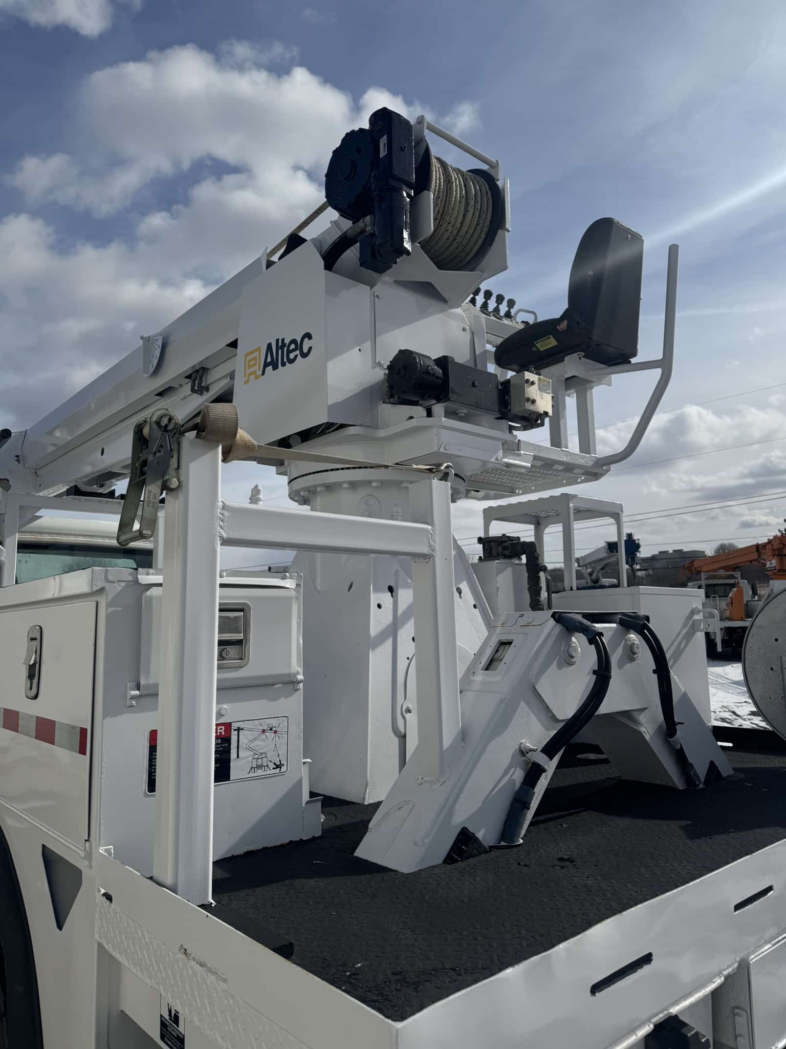 47' ALTEC DM47B-TR ON 2016 FREIGHTLINER M2 106 CHASSIS - Image 32