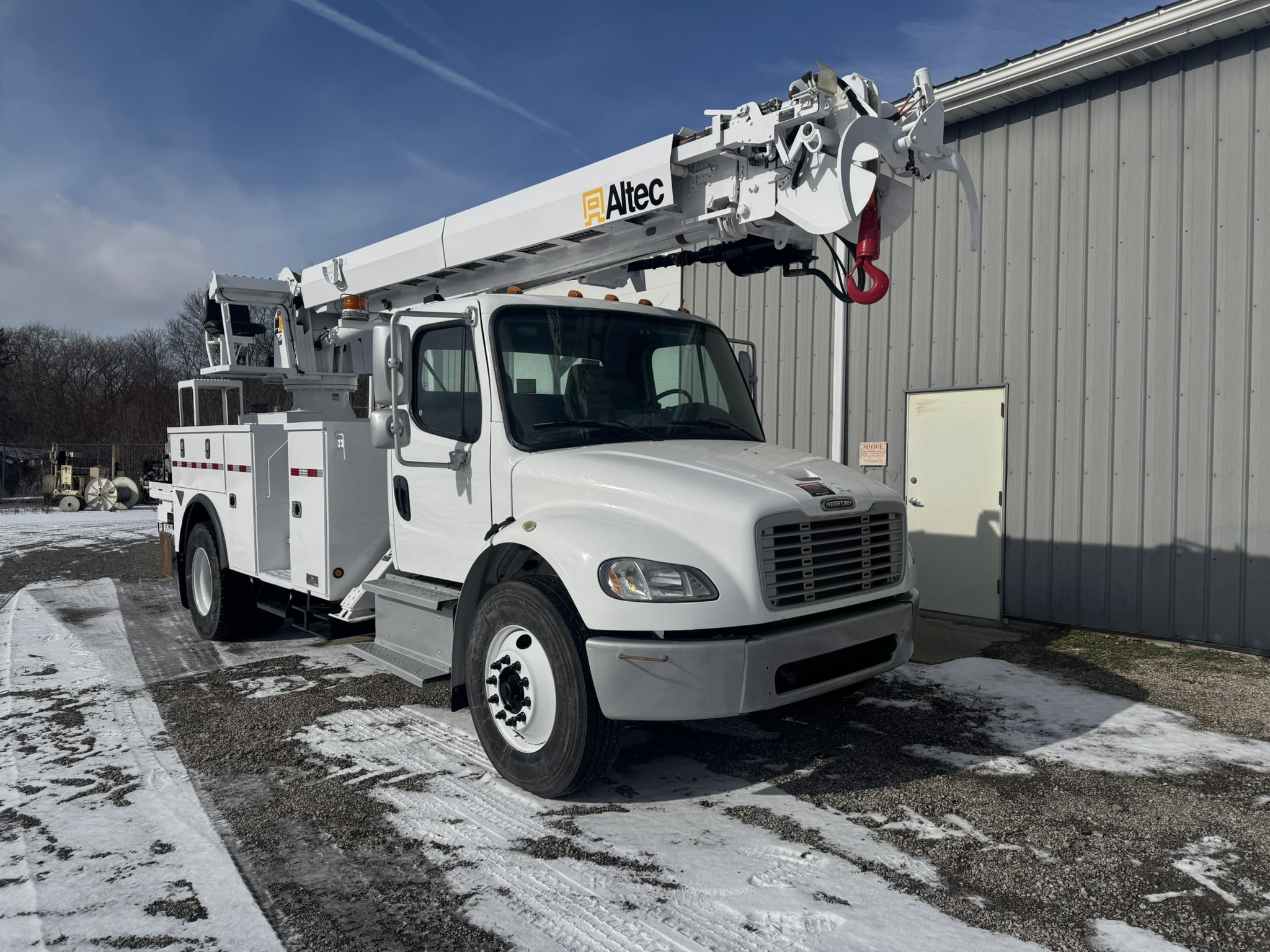 47' ALTEC DM47B-TR ON 2016 FREIGHTLINER M2 106 CHASSIS - Image 5