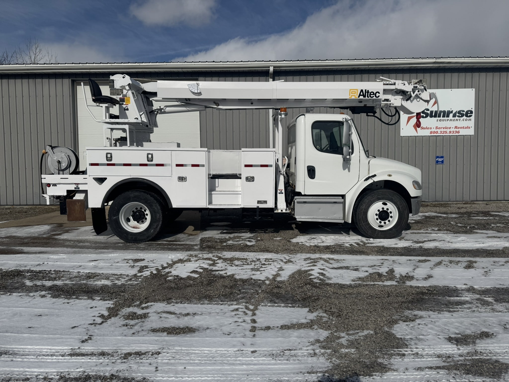 47' ALTEC DM47B-TR ON 2016 FREIGHTLINER M2 106 CHASSIS - Image 6