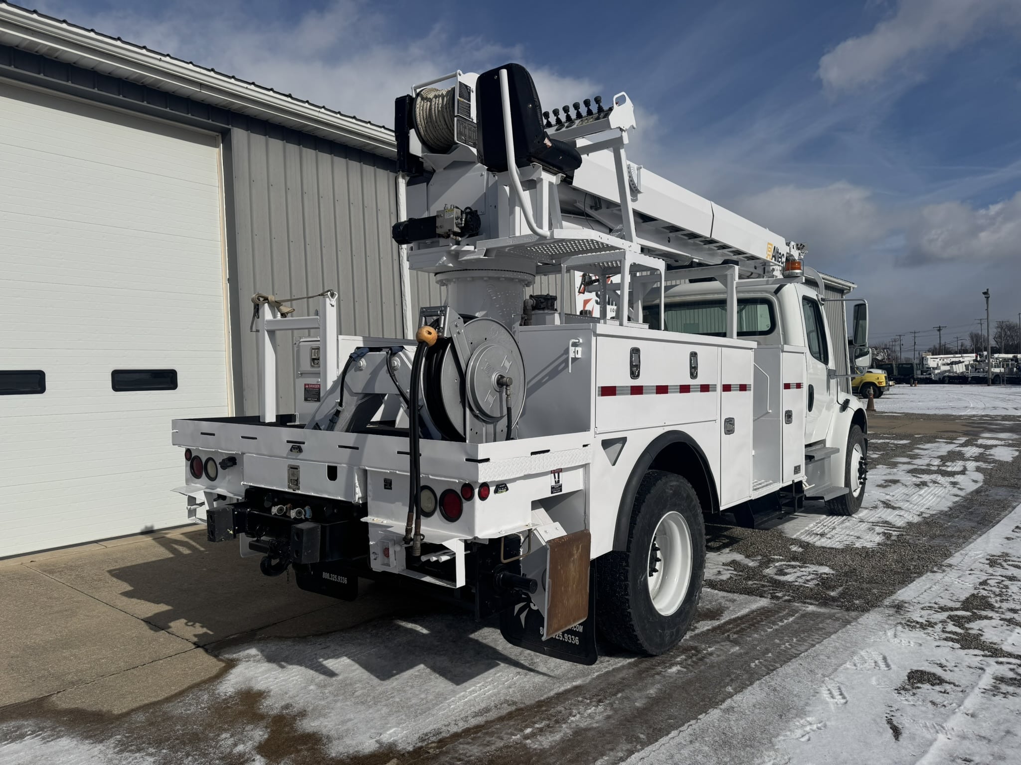 47' ALTEC DM47B-TR ON 2016 FREIGHTLINER M2 106 CHASSIS - Image 7