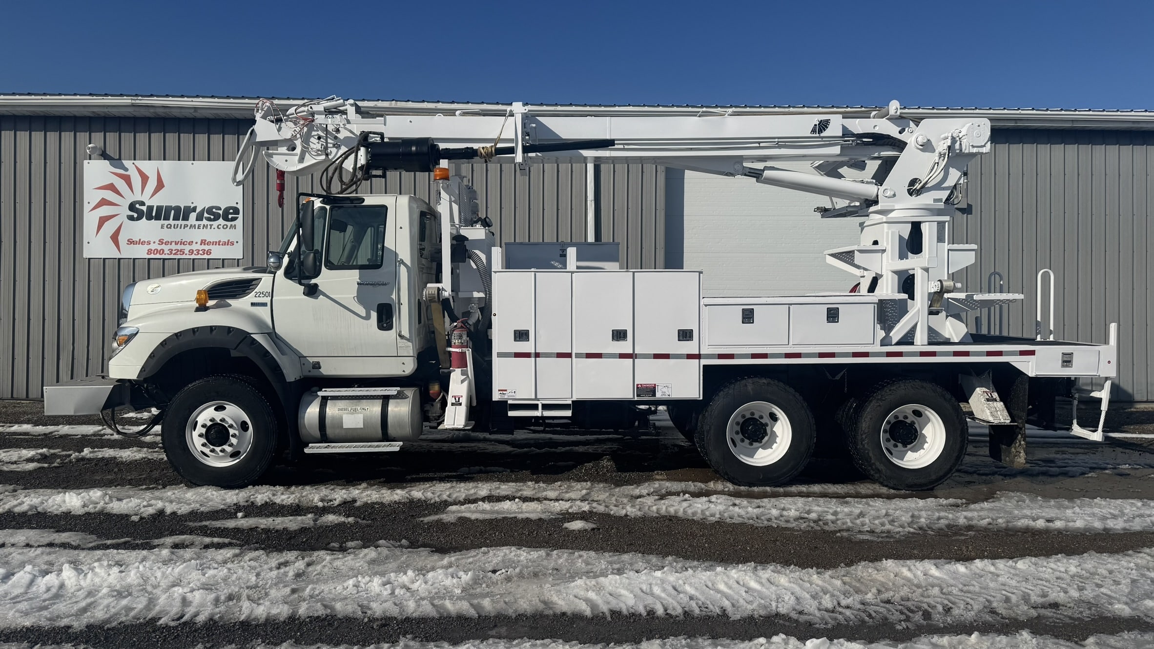 50' TEREX COMMANDER C5050 ON 2012 INTERNATIONAL 7600 SBA 6X4 CHASSIS WITH VANAIR AIR COMPRESSOR - Image 3