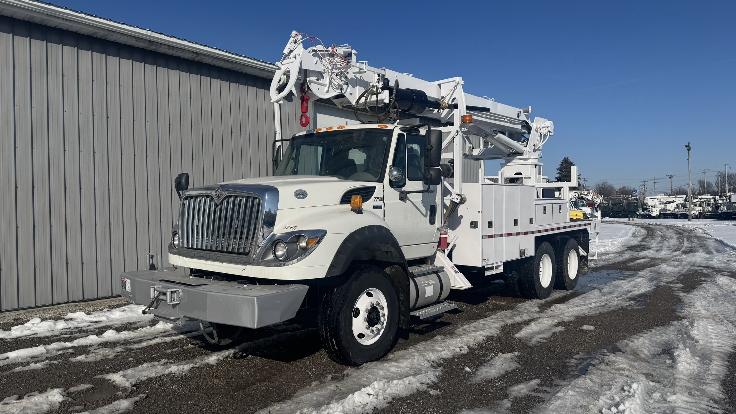 50' TEREX COMMANDER C5050 ON 2012 INTERNATIONAL 7600 SBA 6X4 CHASSIS WITH VANAIR AIR COMPRESSOR - Image 2