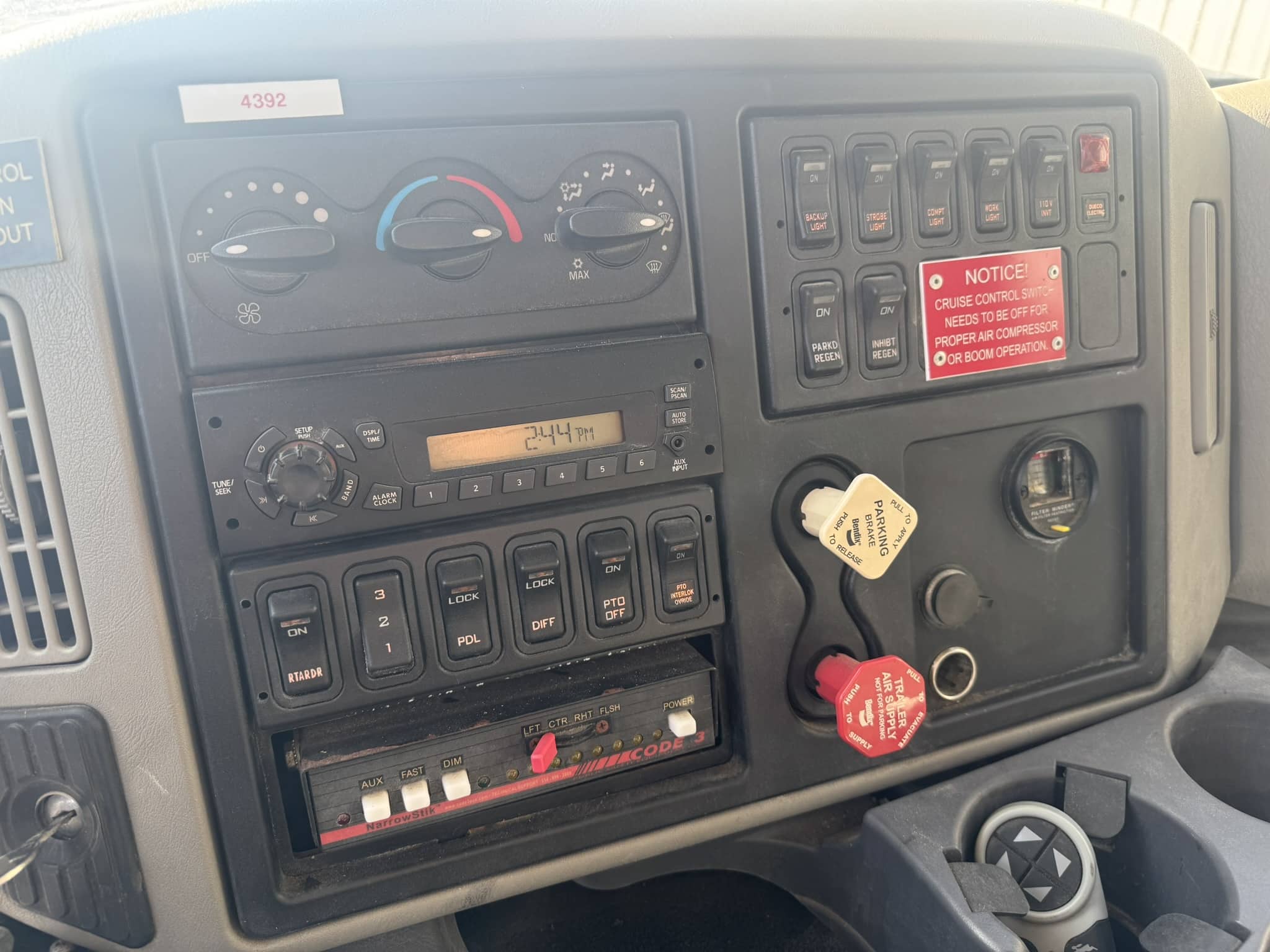 50' TEREX COMMANDER C5050 ON 2012 INTERNATIONAL 7600 SBA 6X4 CHASSIS WITH VANAIR AIR COMPRESSOR - Image 15