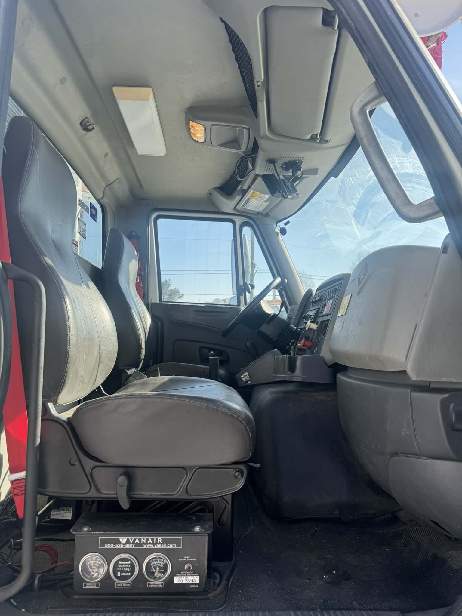 50' TEREX COMMANDER C5050 ON 2012 INTERNATIONAL 7600 SBA 6X4 CHASSIS WITH VANAIR AIR COMPRESSOR - Image 16