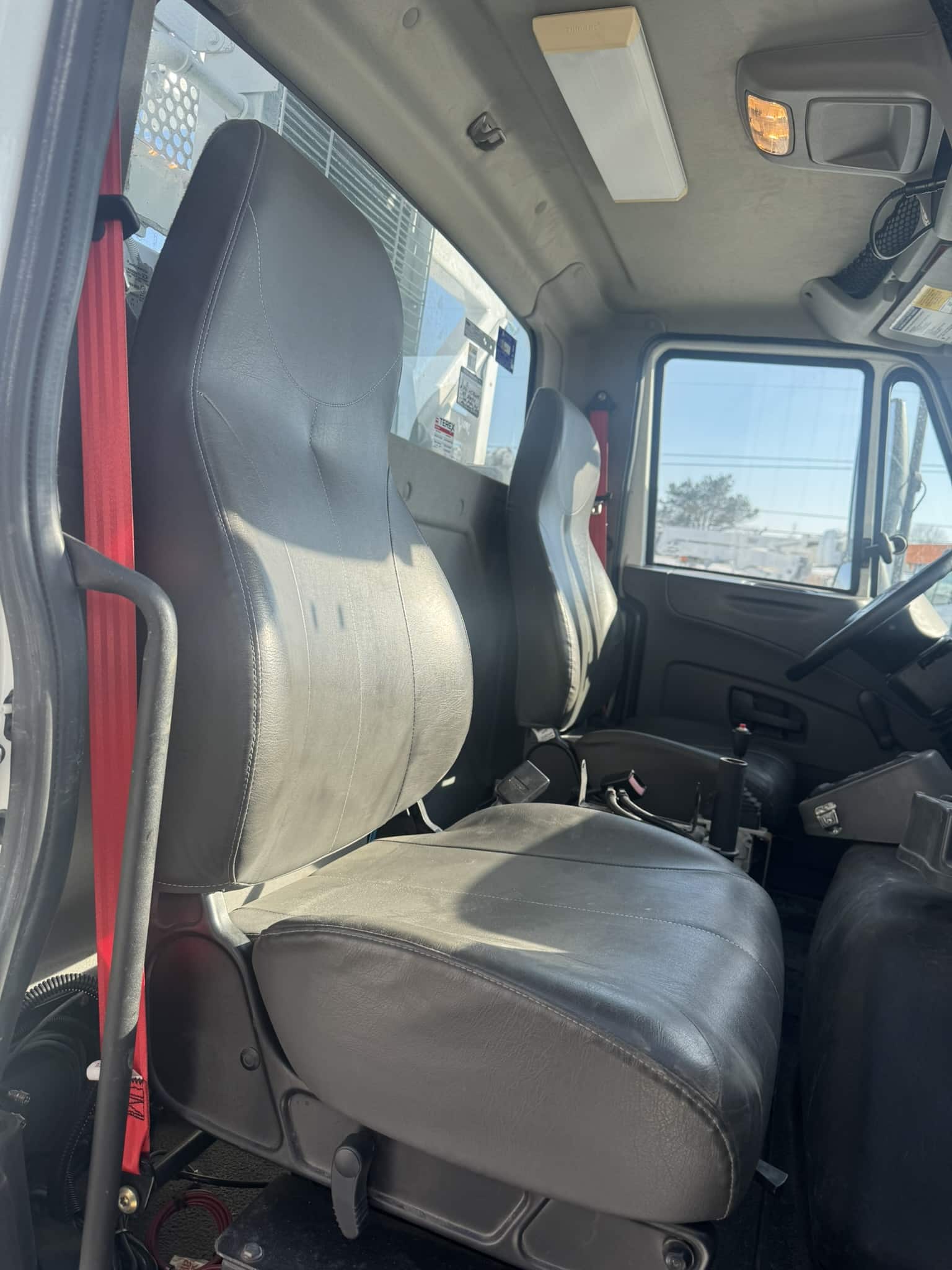 50' TEREX COMMANDER C5050 ON 2012 INTERNATIONAL 7600 SBA 6X4 CHASSIS WITH VANAIR AIR COMPRESSOR - Image 18