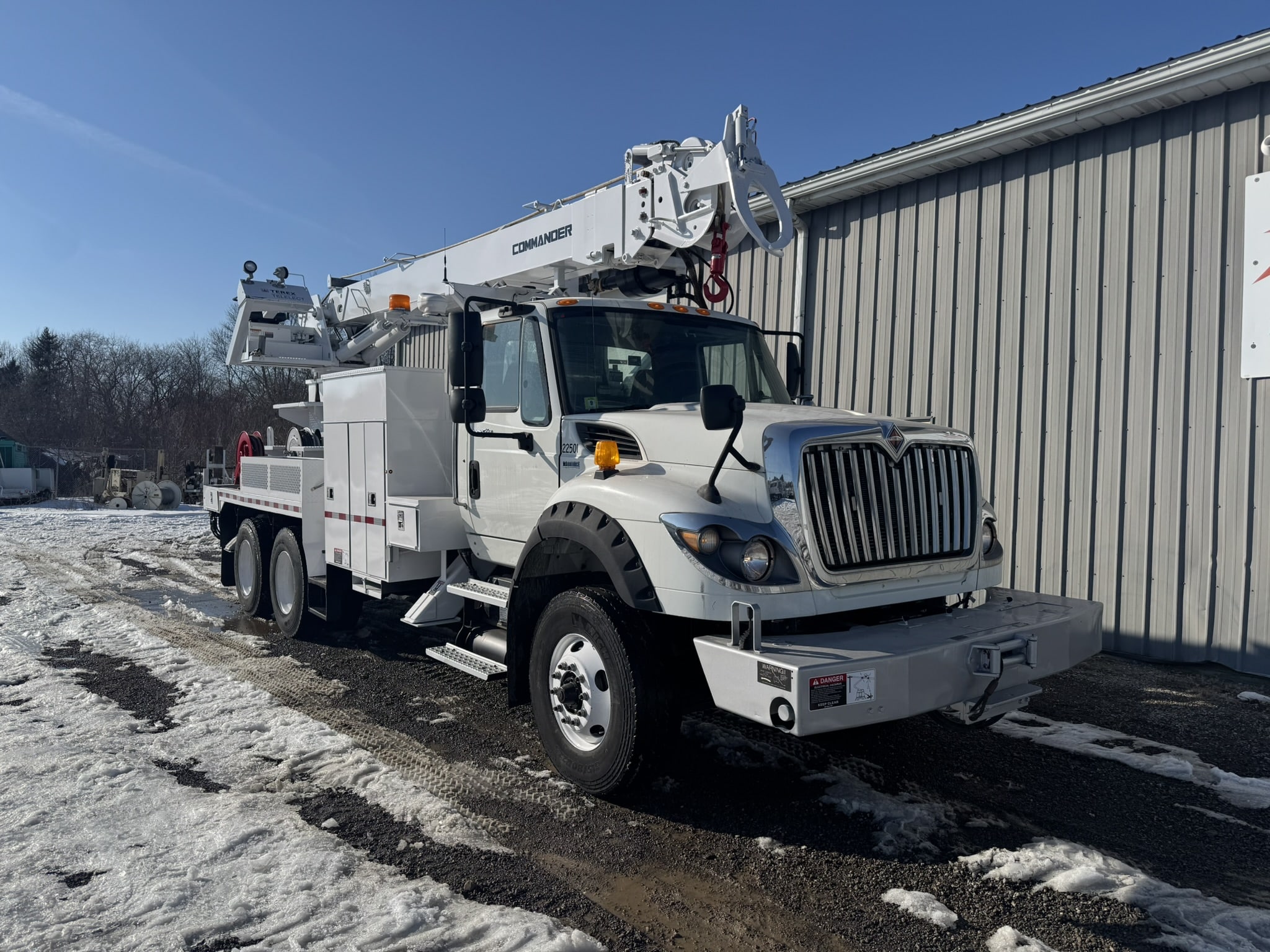 50' TEREX COMMANDER C5050 ON 2012 INTERNATIONAL 7600 SBA 6X4 CHASSIS WITH VANAIR AIR COMPRESSOR - Image 5