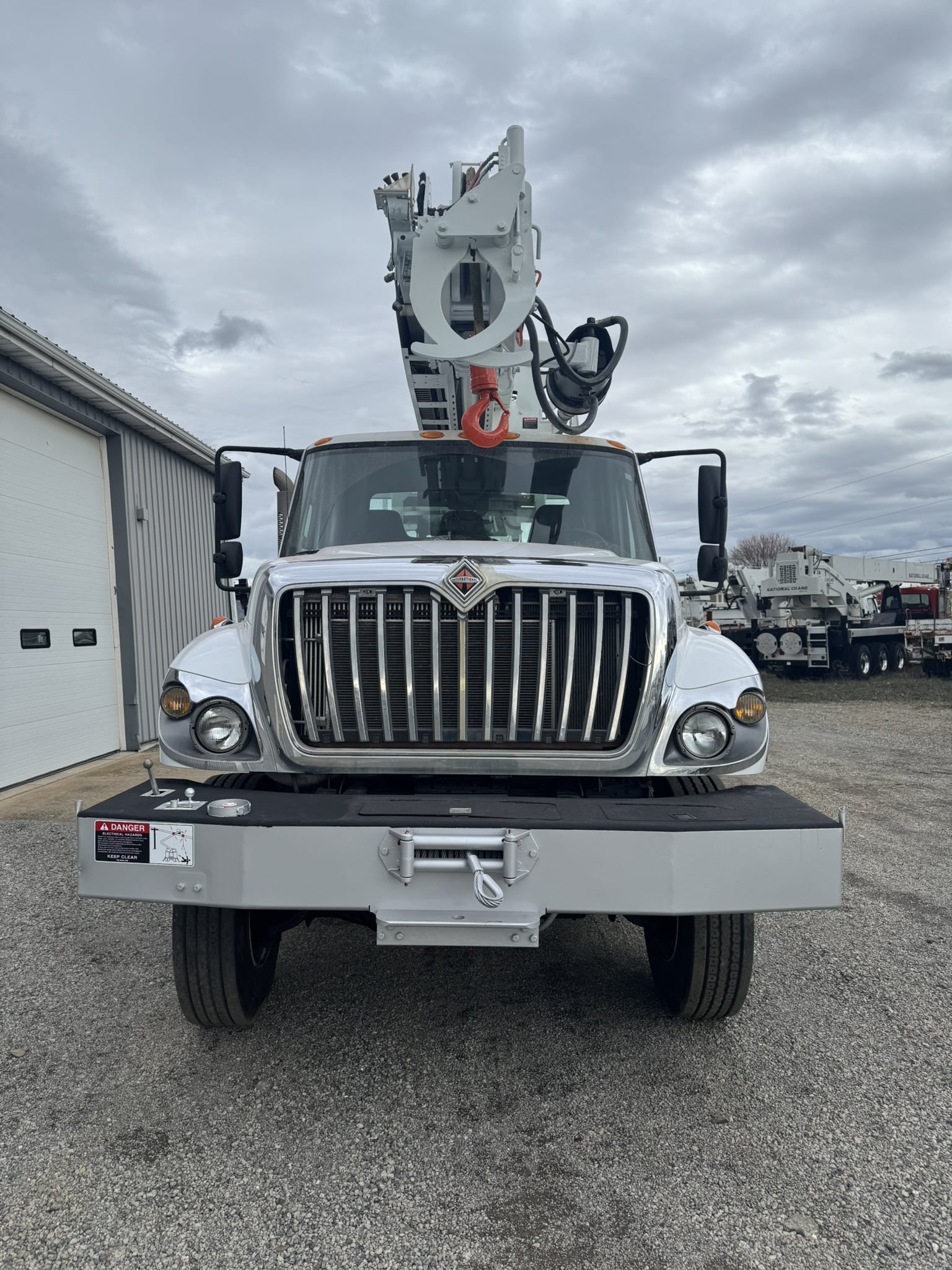 47' ALTEC DM47B-TR ON 2016 INTERNATIONAL 7300 4X4 CHASSIS - Image 8