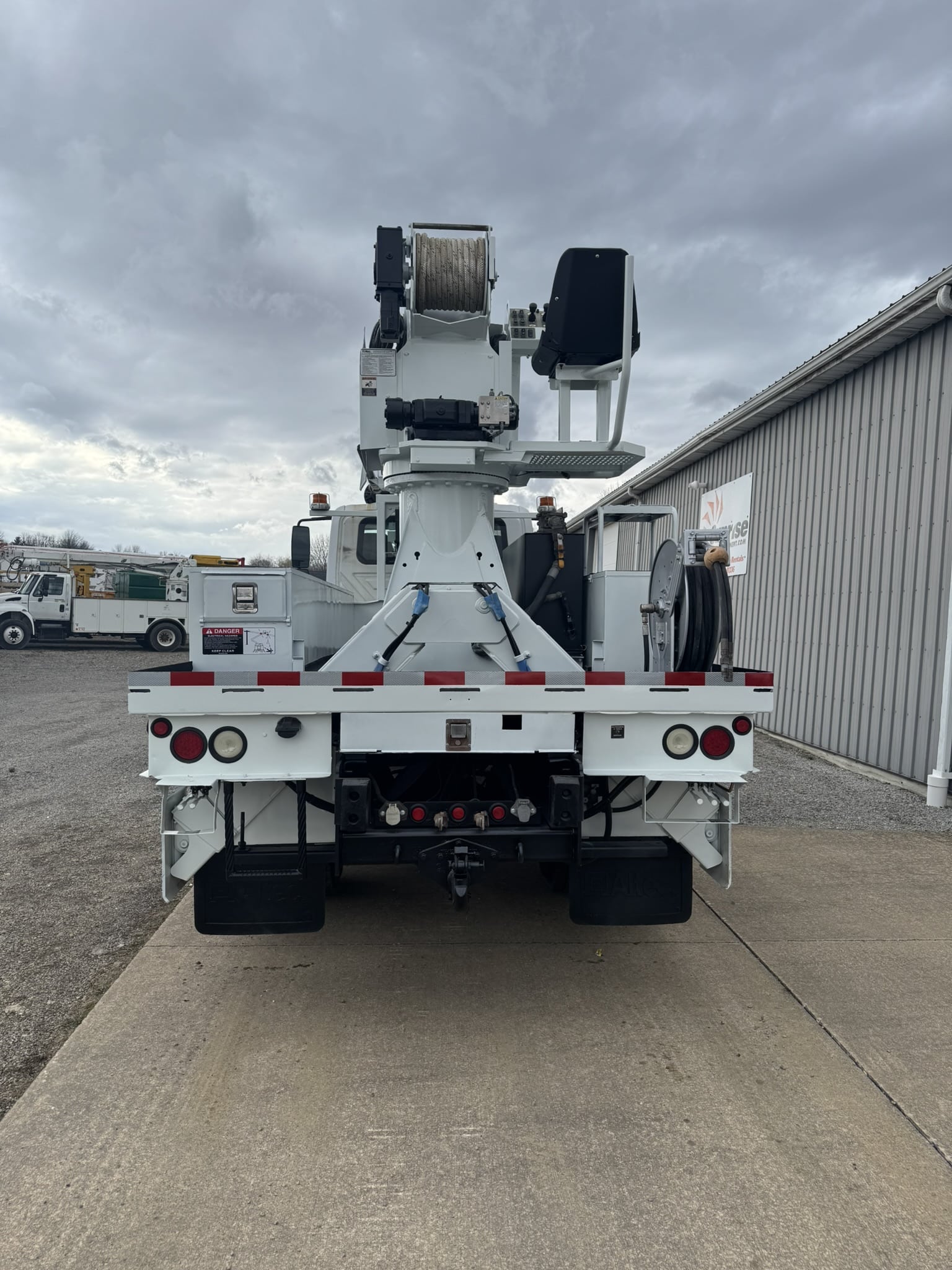 47' ALTEC DM47B-TR ON 2016 INTERNATIONAL 7300 4X4 CHASSIS - Image 9