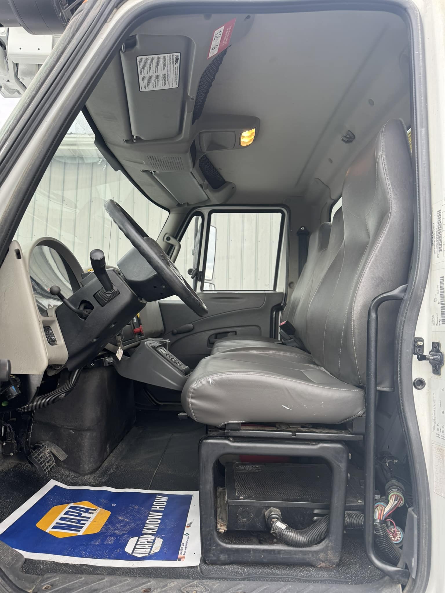 47' ALTEC DM47B-TR ON 2016 INTERNATIONAL 7300 4X4 CHASSIS - Image 10