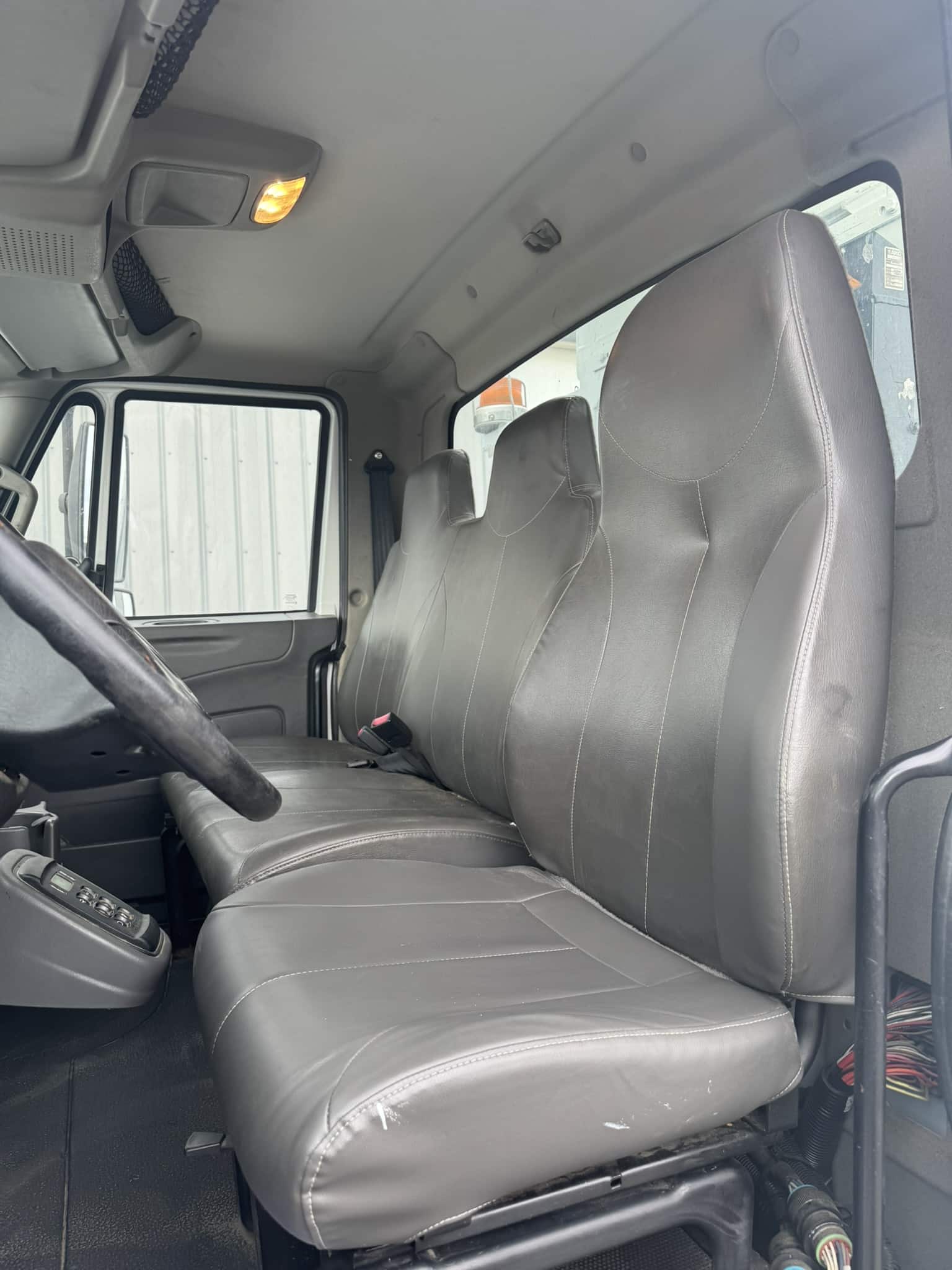 47' ALTEC DM47B-TR ON 2016 INTERNATIONAL 7300 4X4 CHASSIS - Image 11