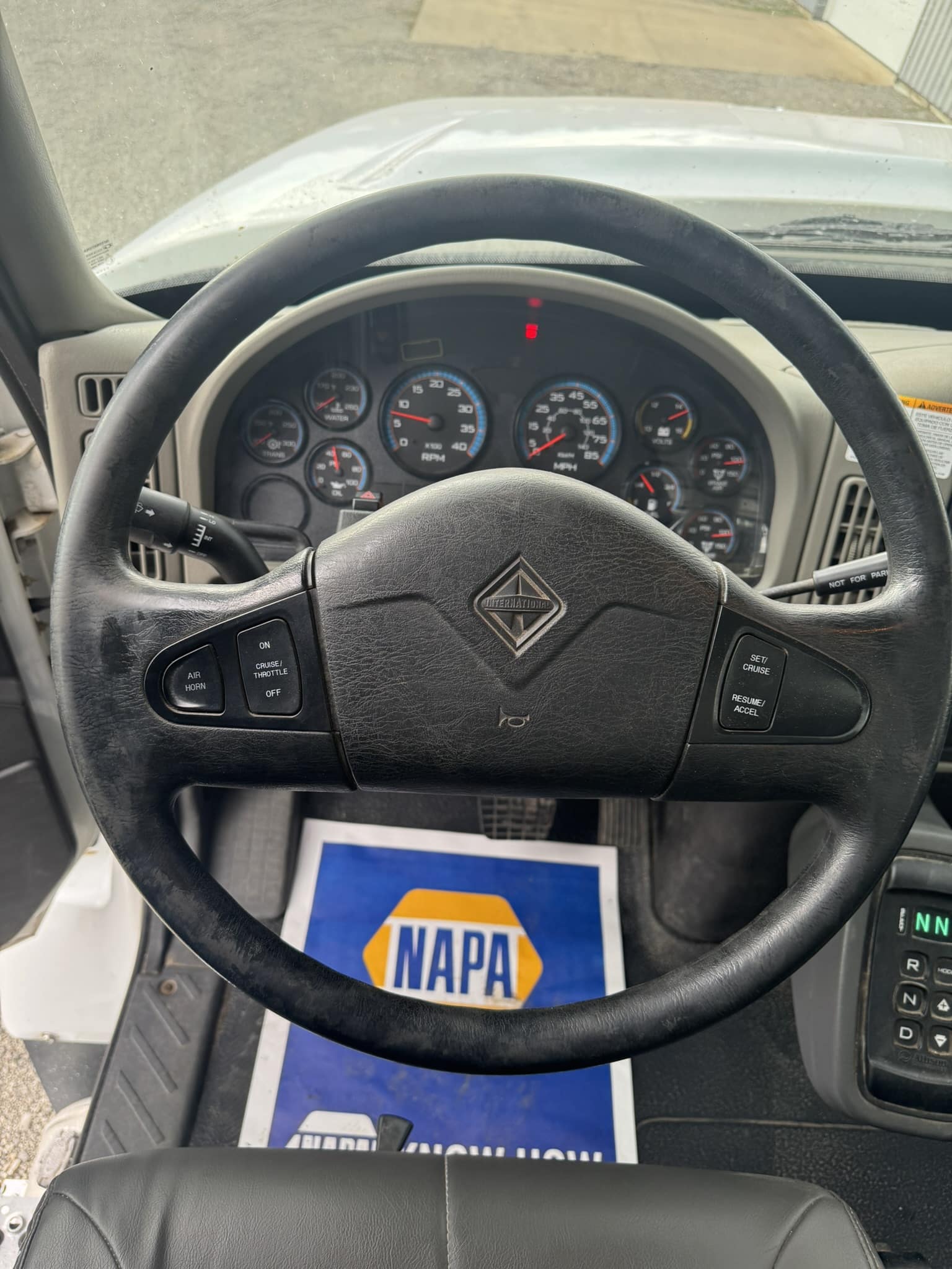 47' ALTEC DM47B-TR ON 2016 INTERNATIONAL 7300 4X4 CHASSIS - Image 13