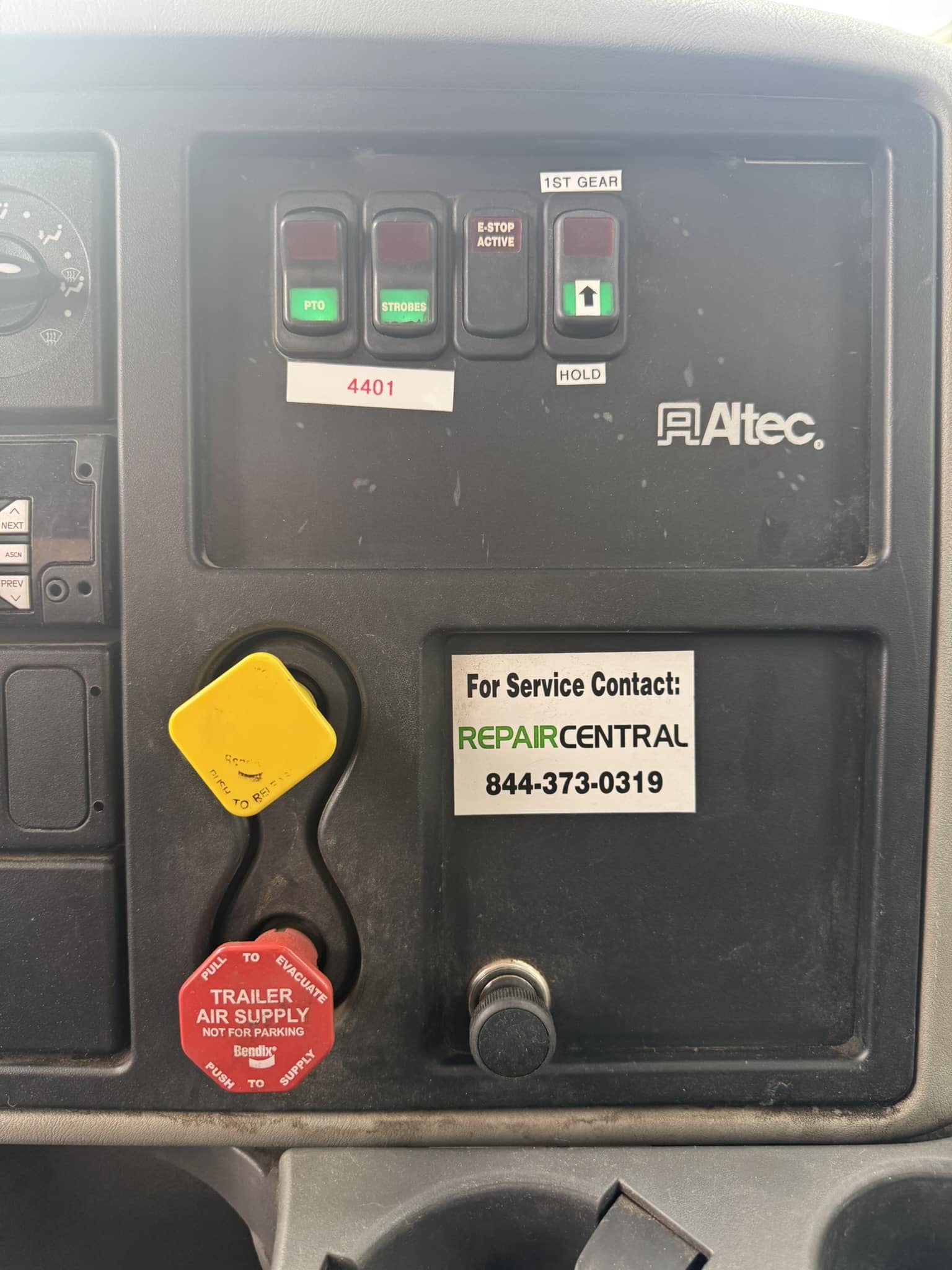 47' ALTEC DM47B-TR ON 2016 INTERNATIONAL 7300 4X4 CHASSIS - Image 17