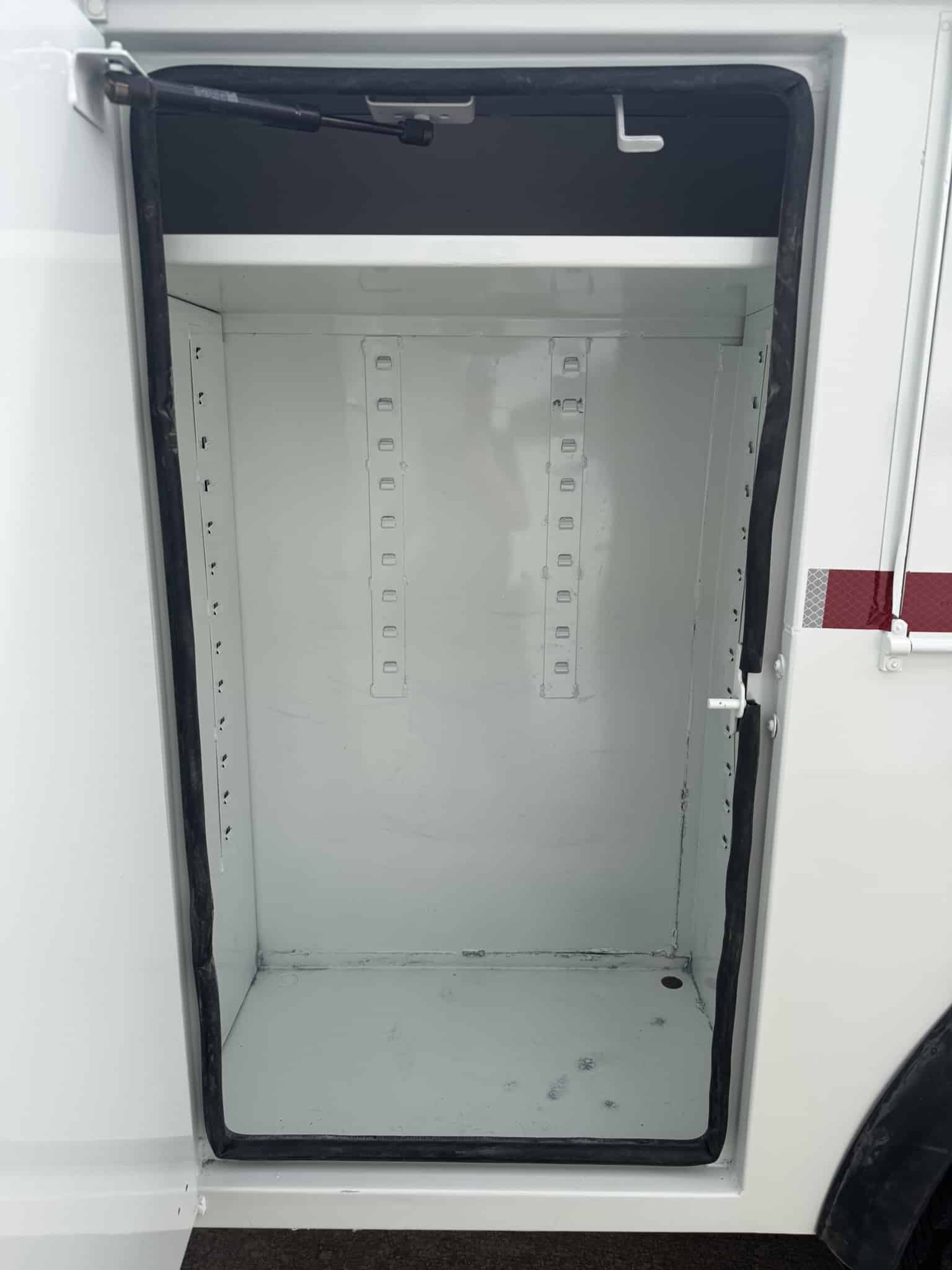 47' ALTEC DM47B-TR ON 2016 INTERNATIONAL 7300 4X4 CHASSIS - Image 23