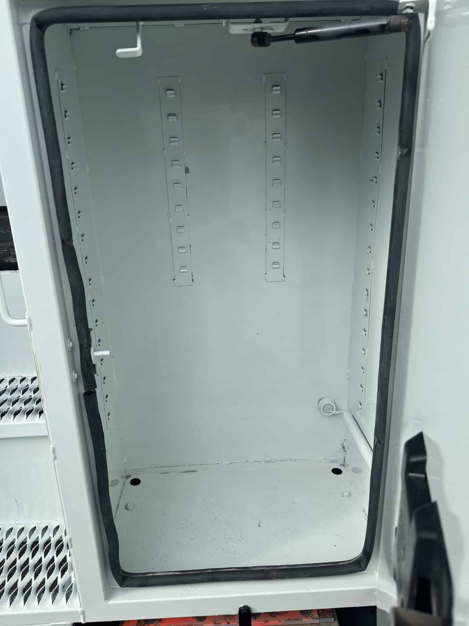 47' ALTEC DM47B-TR ON 2016 INTERNATIONAL 7300 4X4 CHASSIS - Image 25