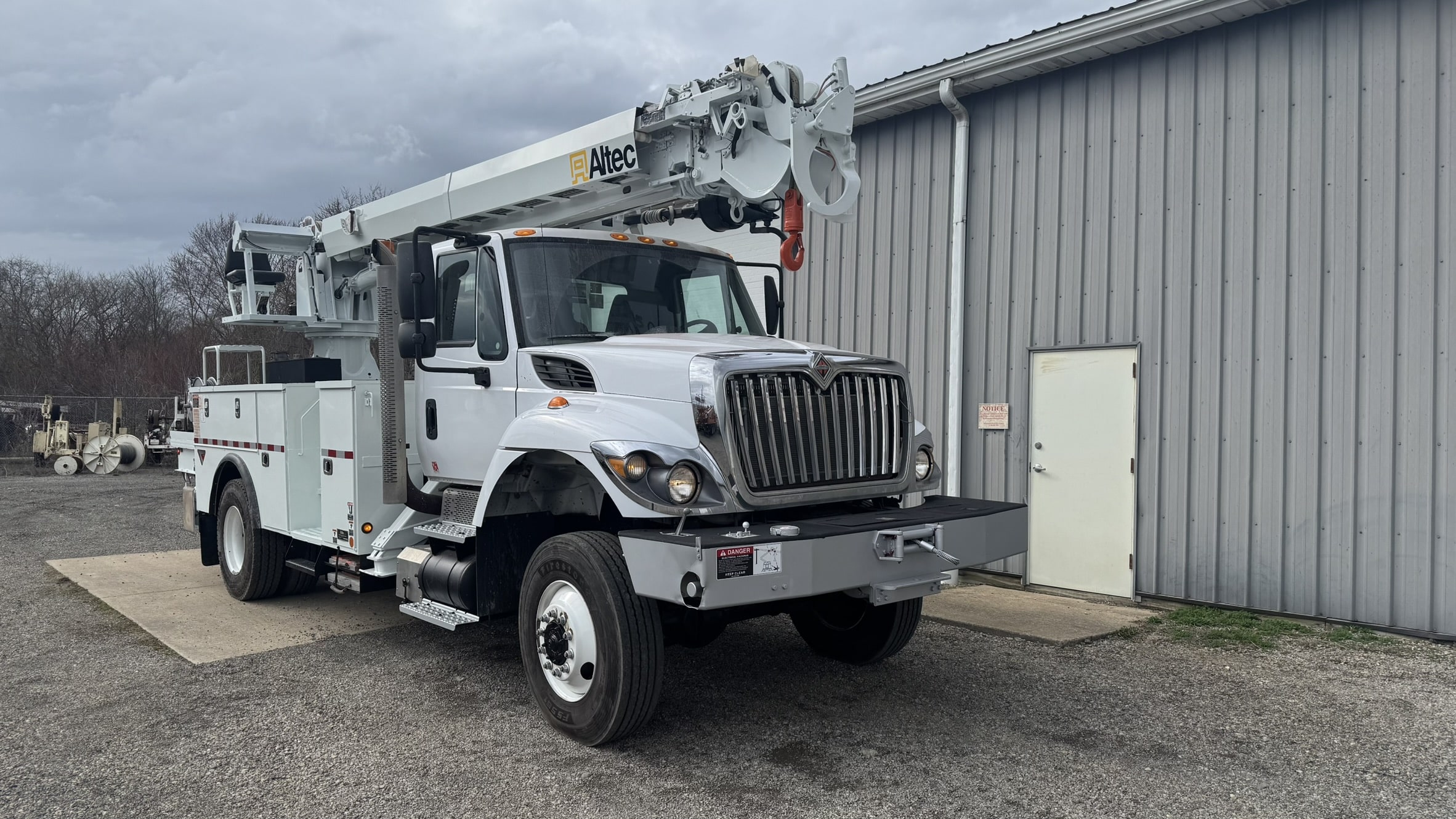 47' ALTEC DM47B-TR ON 2016 INTERNATIONAL 7300 4X4 CHASSIS - Image 5