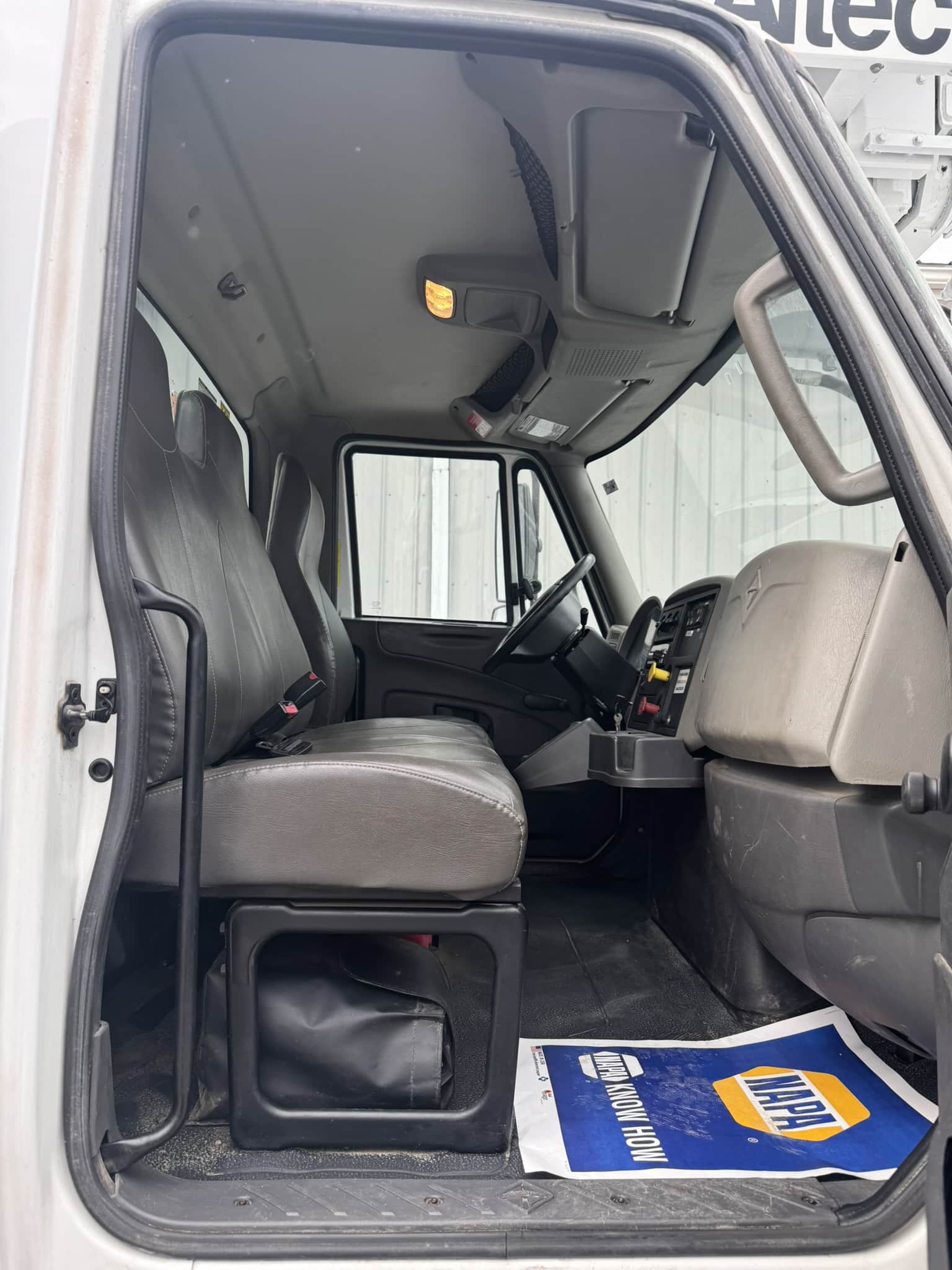 47' ALTEC DM47B-TR ON 2016 INTERNATIONAL 7300 4X4 CHASSIS - Image 19