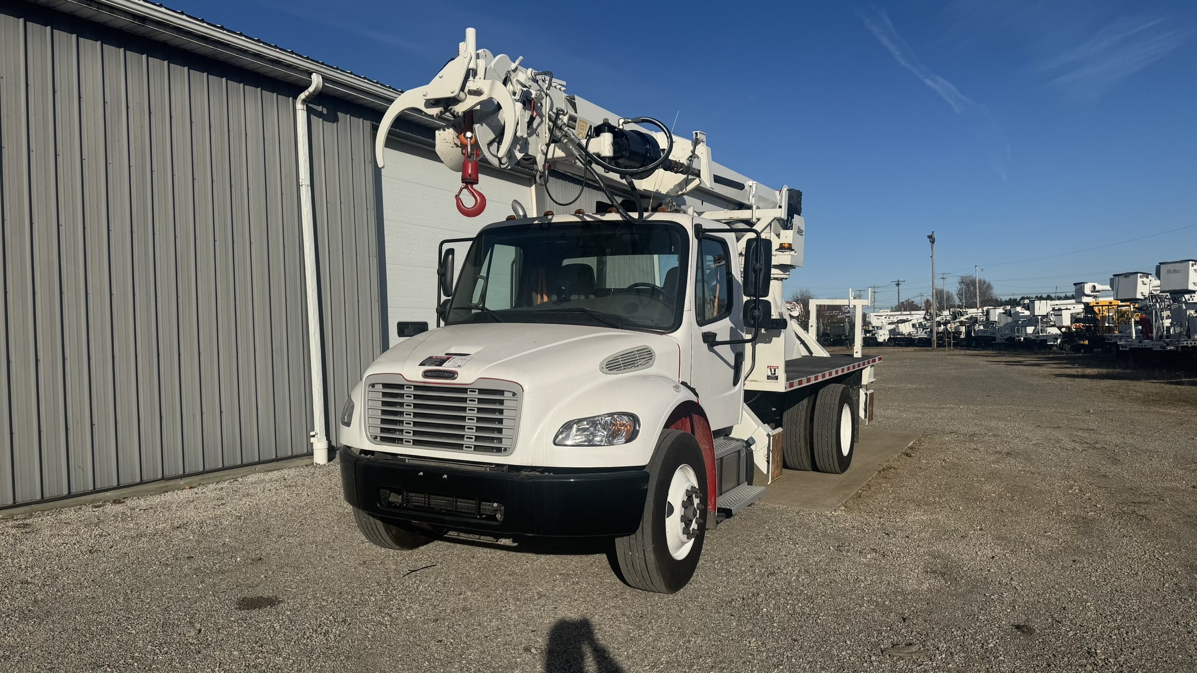 47' ALTEC DC47TR DIGGER DERRICK ON 2024 FREIGHTLINER M2 106 CHASSIS- UNDER 600 MILES SINCE NEW- FRESH INDEPENDENT BOOM CERTIFICATION - Image 2