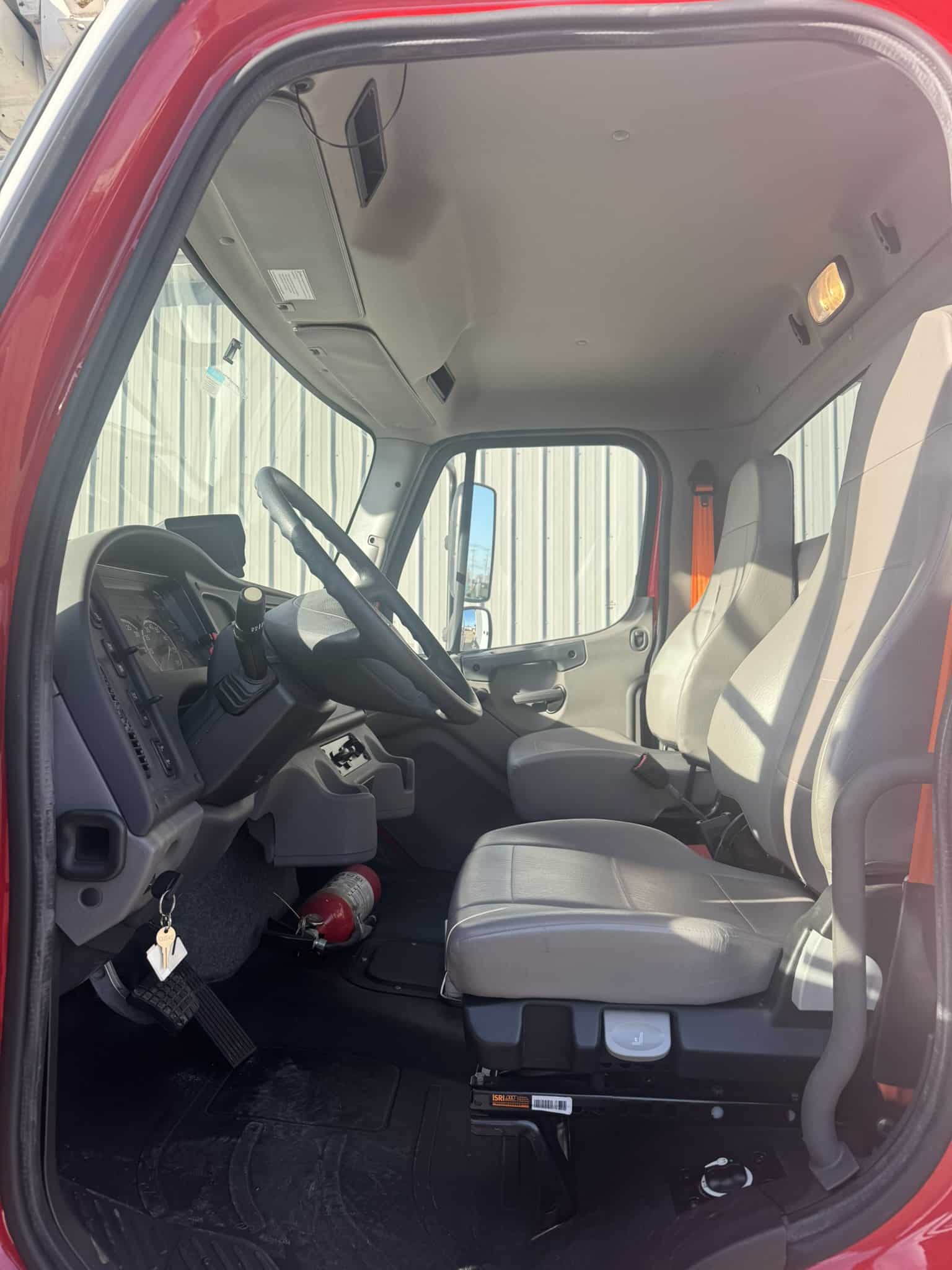 47' ALTEC DC47TR DIGGER DERRICK ON 2024 FREIGHTLINER M2 106 CHASSIS- UNDER 600 MILES SINCE NEW- FRESH INDEPENDENT BOOM CERTIFICATION - Image 10