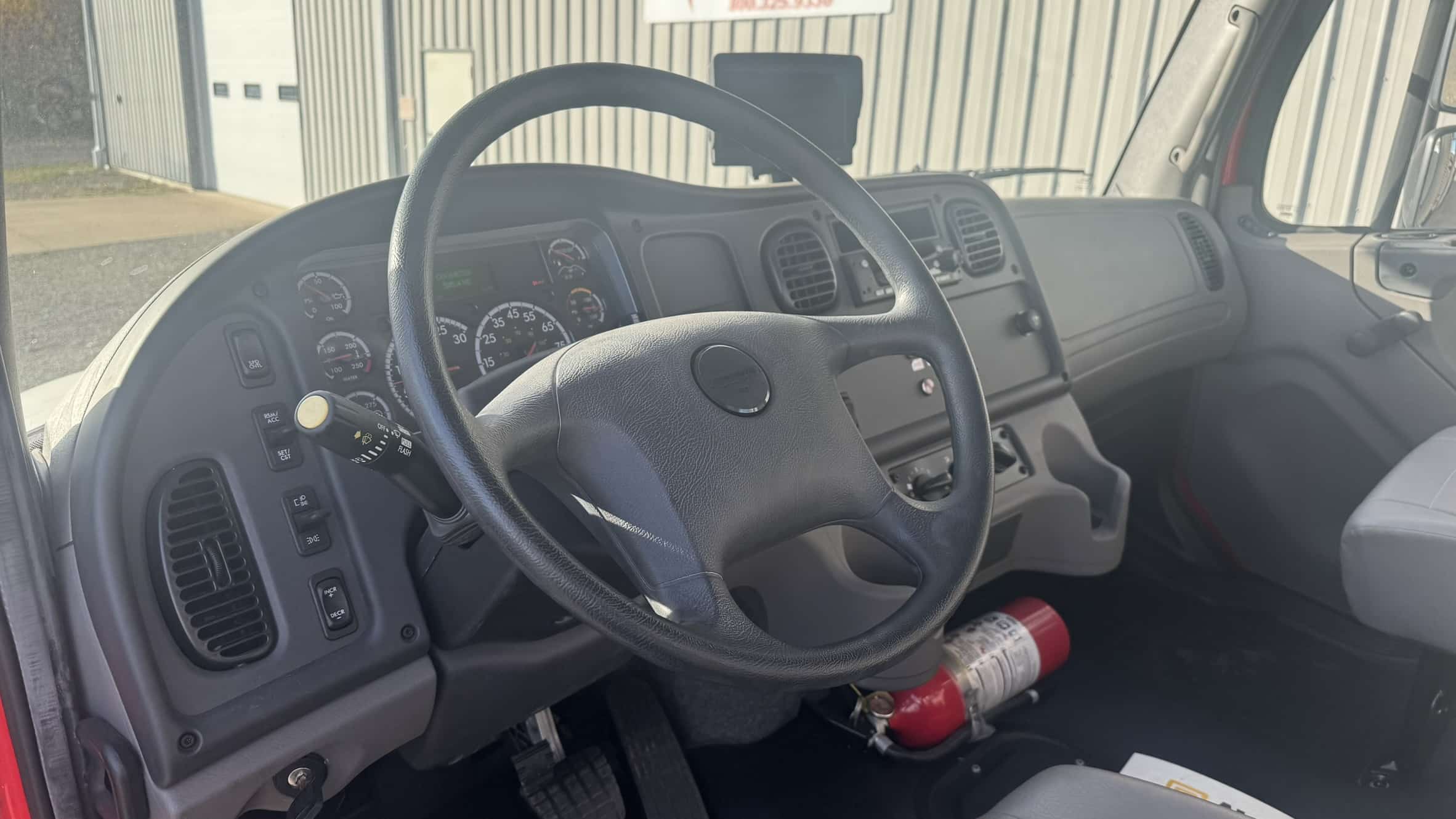 47' ALTEC DC47TR DIGGER DERRICK ON 2024 FREIGHTLINER M2 106 CHASSIS- UNDER 600 MILES SINCE NEW- FRESH INDEPENDENT BOOM CERTIFICATION - Image 12