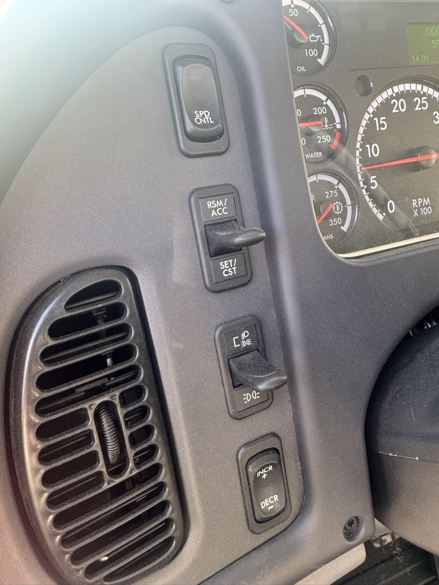 47' ALTEC DC47TR DIGGER DERRICK ON 2024 FREIGHTLINER M2 106 CHASSIS- UNDER 600 MILES SINCE NEW- FRESH INDEPENDENT BOOM CERTIFICATION - Image 13