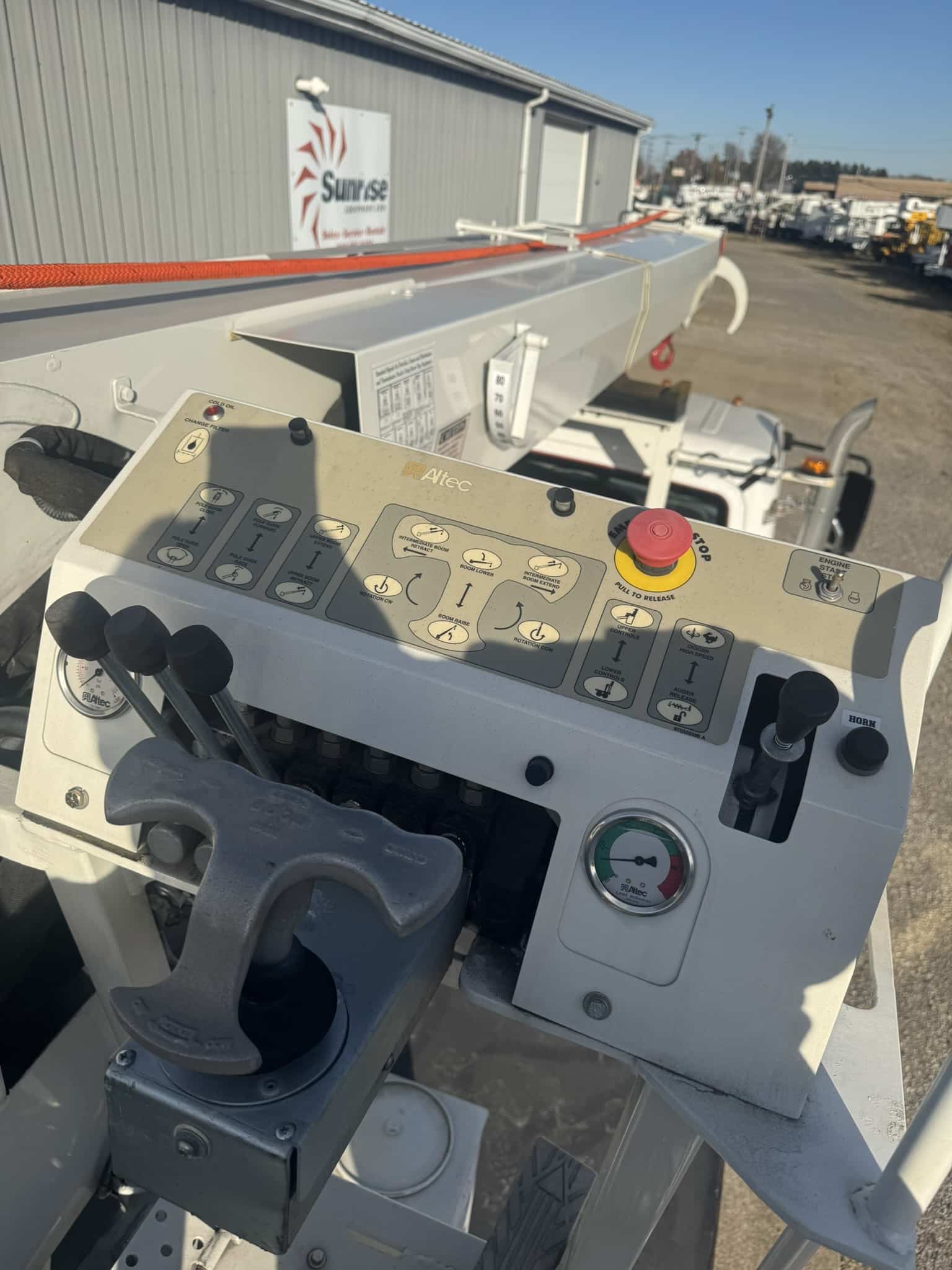 47' ALTEC DC47TR DIGGER DERRICK ON 2024 FREIGHTLINER M2 106 CHASSIS- UNDER 600 MILES SINCE NEW- FRESH INDEPENDENT BOOM CERTIFICATION - Image 28