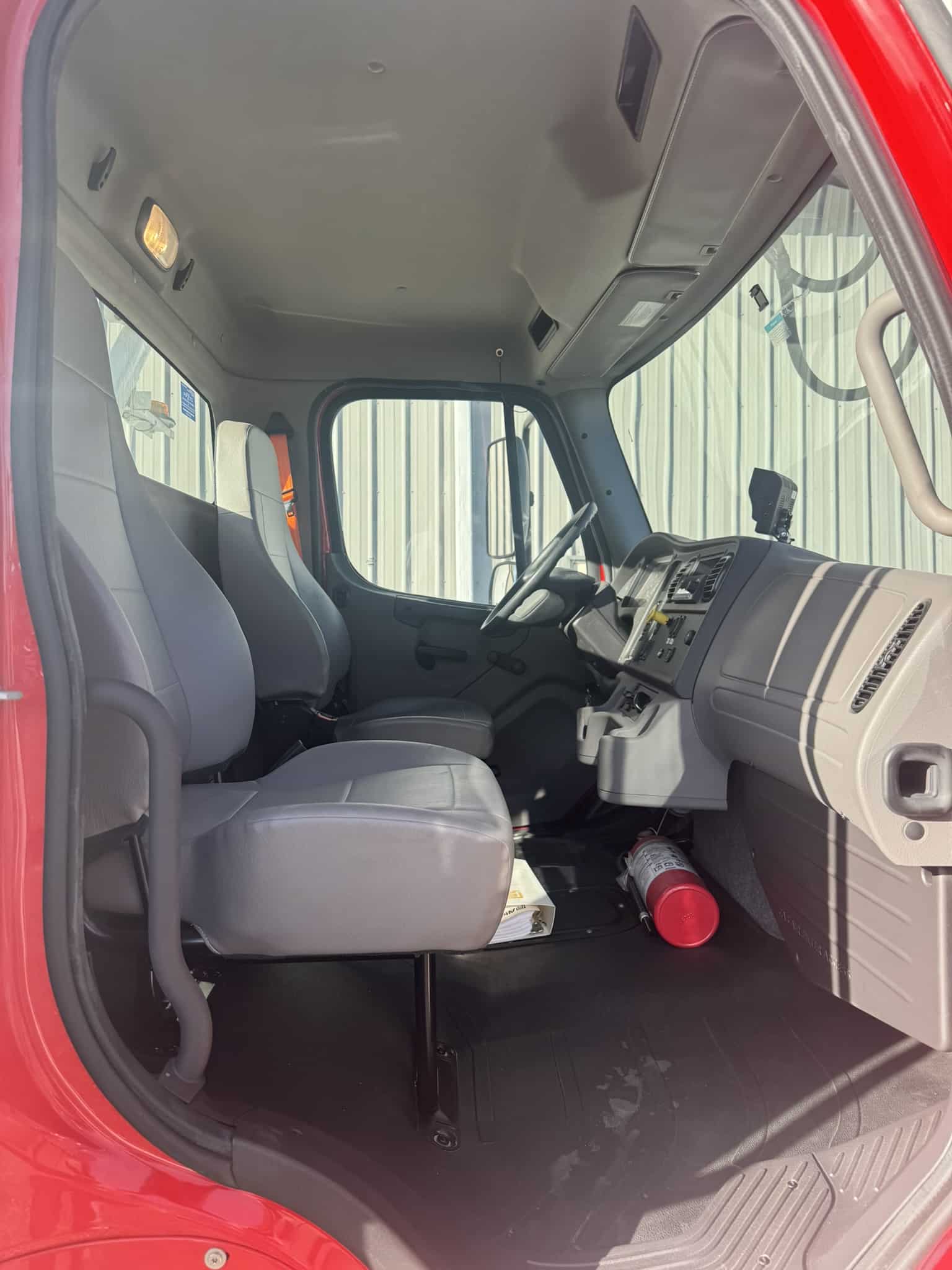 47' ALTEC DC47TR DIGGER DERRICK ON 2024 FREIGHTLINER M2 106 CHASSIS- UNDER 600 MILES SINCE NEW- FRESH INDEPENDENT BOOM CERTIFICATION - Image 21