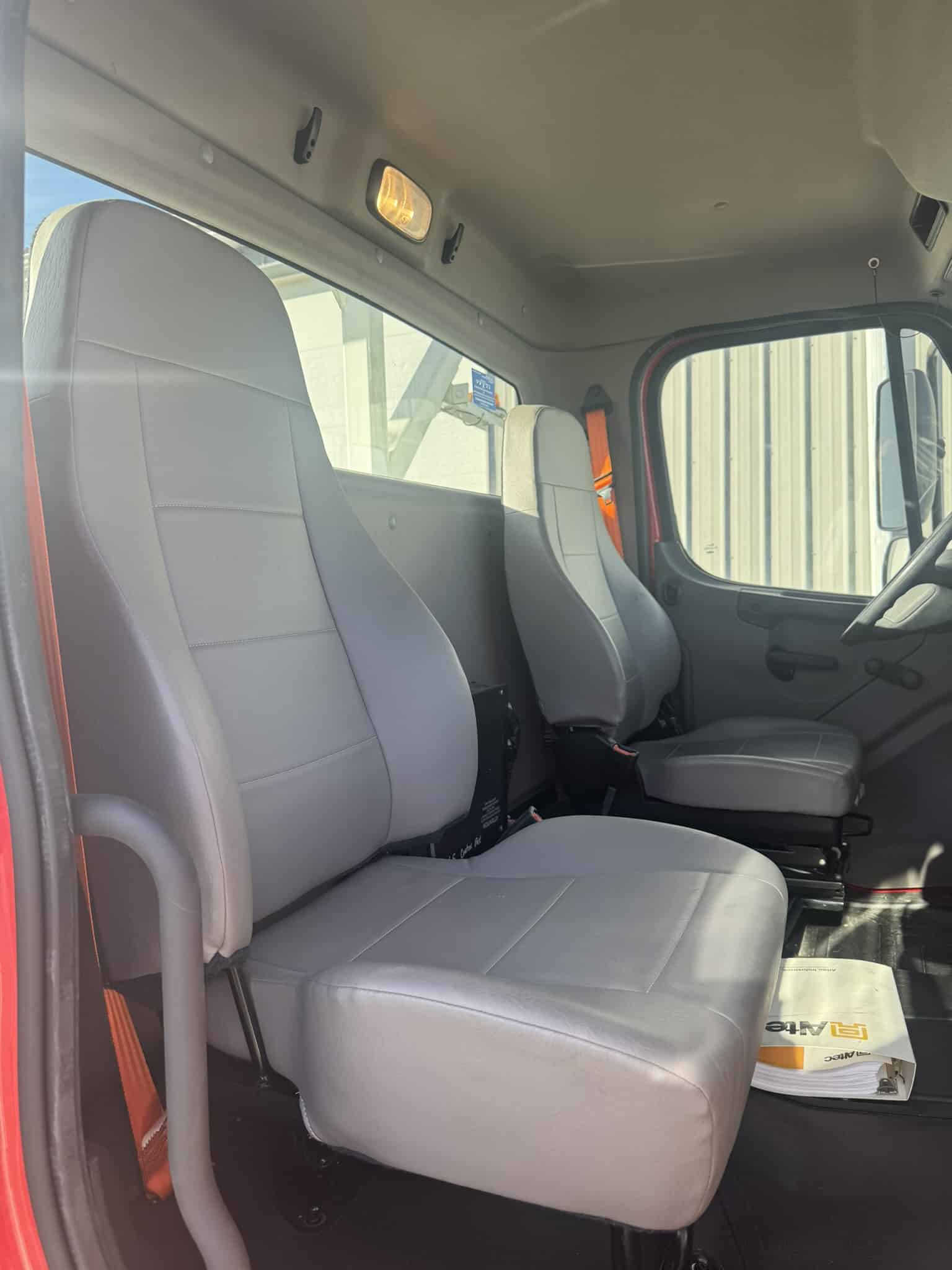 47' ALTEC DC47TR DIGGER DERRICK ON 2024 FREIGHTLINER M2 106 CHASSIS- UNDER 600 MILES SINCE NEW- FRESH INDEPENDENT BOOM CERTIFICATION - Image 22