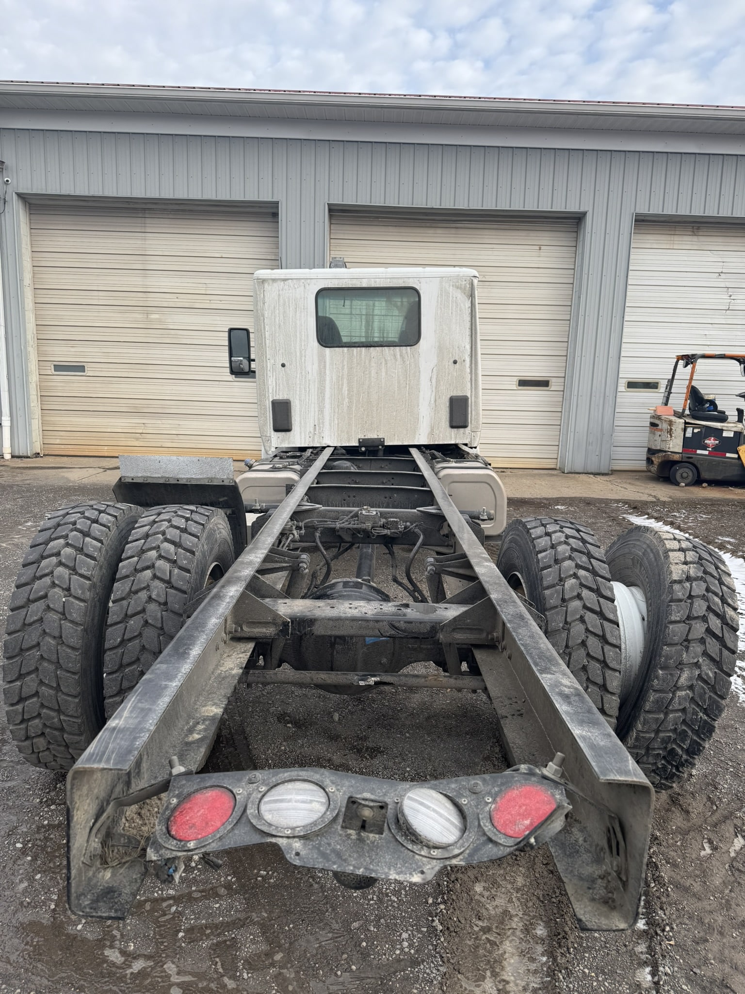 2025 KENWORTH T-280 CAB & CHASSIS - Image 3