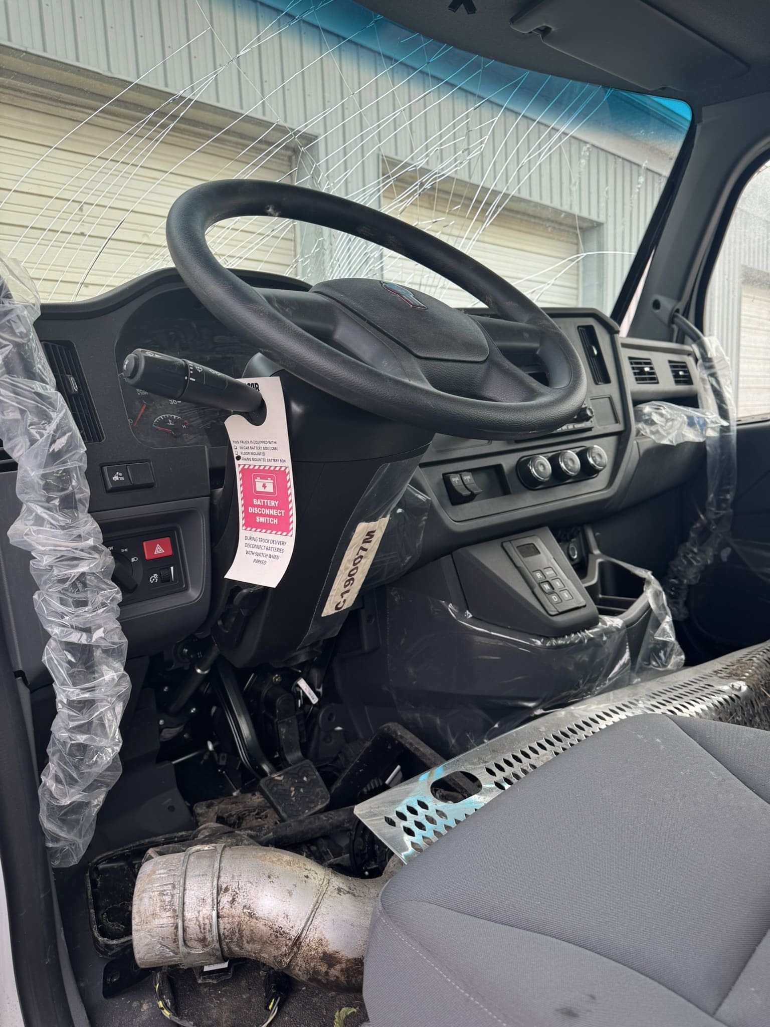 2025 KENWORTH T-280 CAB & CHASSIS - Image 7