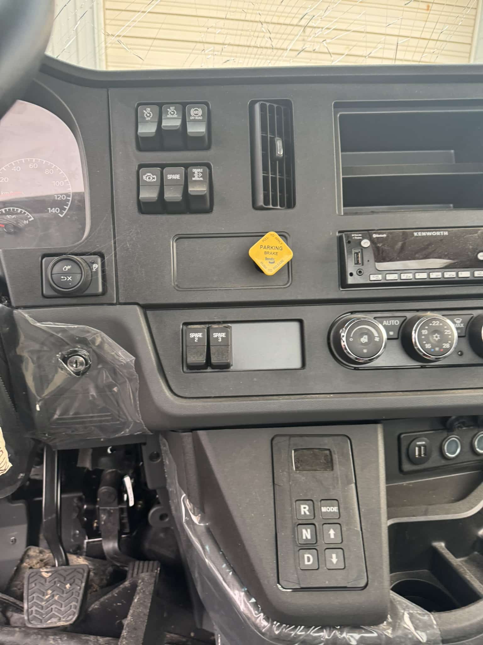 2025 KENWORTH T-280 CAB & CHASSIS - Image 9