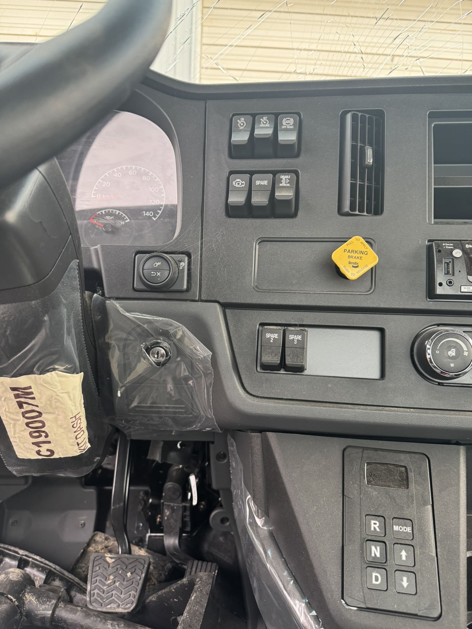 2025 KENWORTH T-280 CAB & CHASSIS - Image 10