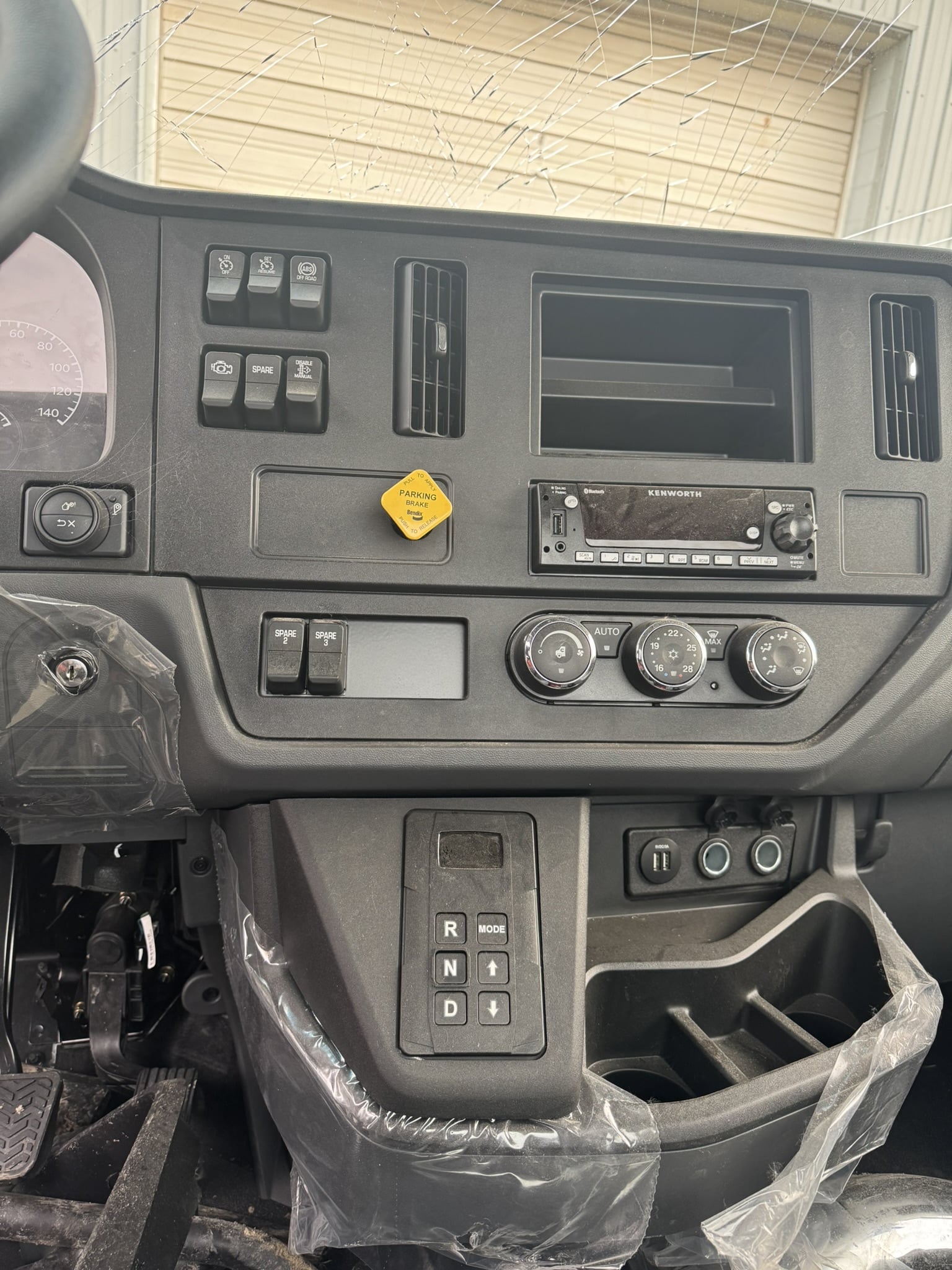 2025 KENWORTH T-280 CAB & CHASSIS - Image 14