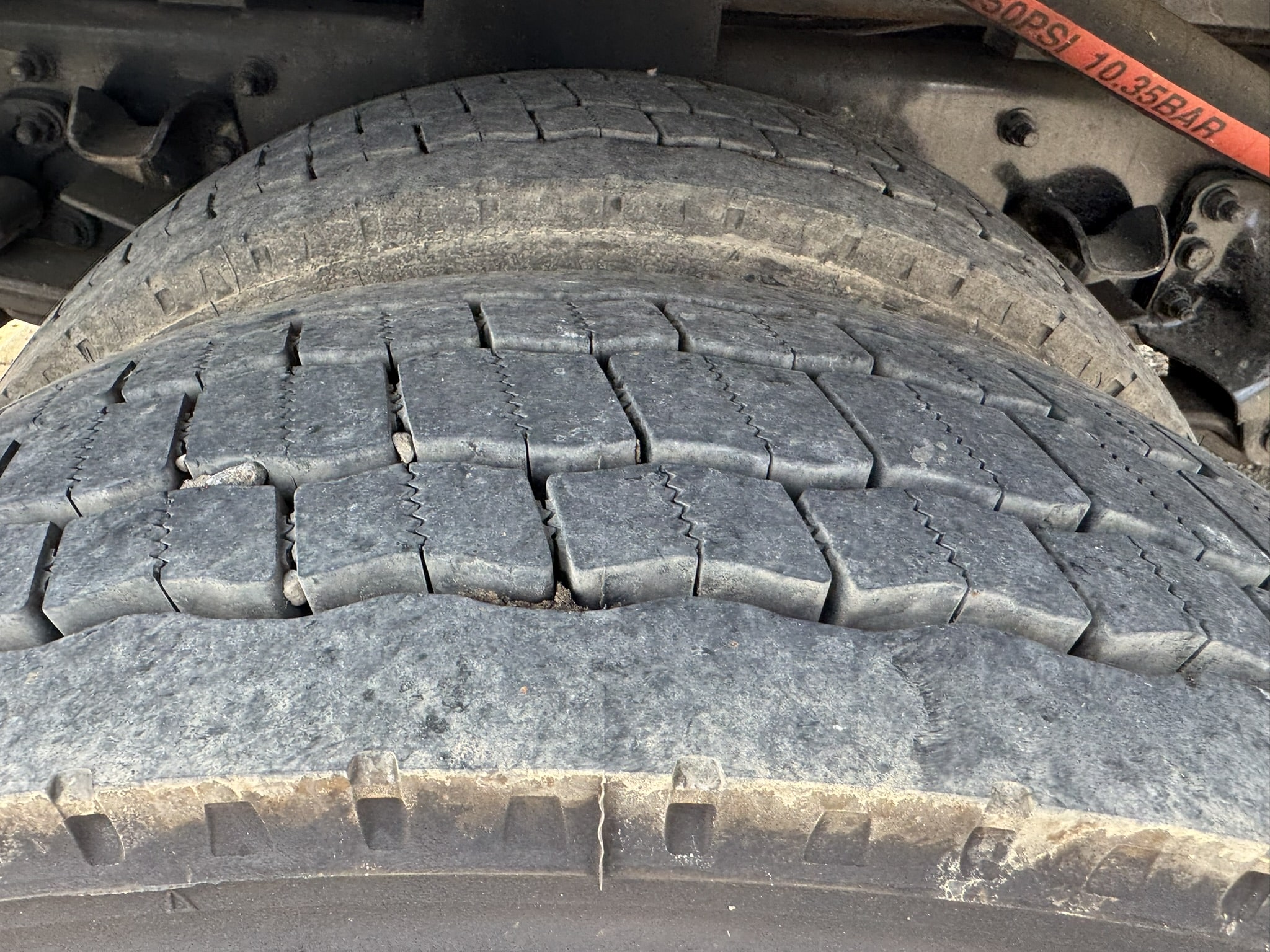 47' ALTEC DC47TR DIGGER DERRICK ON 2024 FREIGHTLINER M2 106 CHASSIS- UNDER 600 MILES SINCE NEW- FRESH INDEPENDENT BOOM CERTIFICATION - Image 31