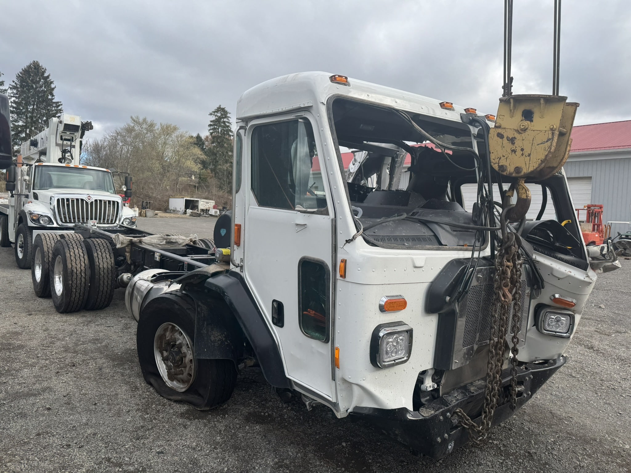 2025 KENWORTH L-770 & 2025 PETERBILT PB520 TRUCKS/PARTS - Image 27