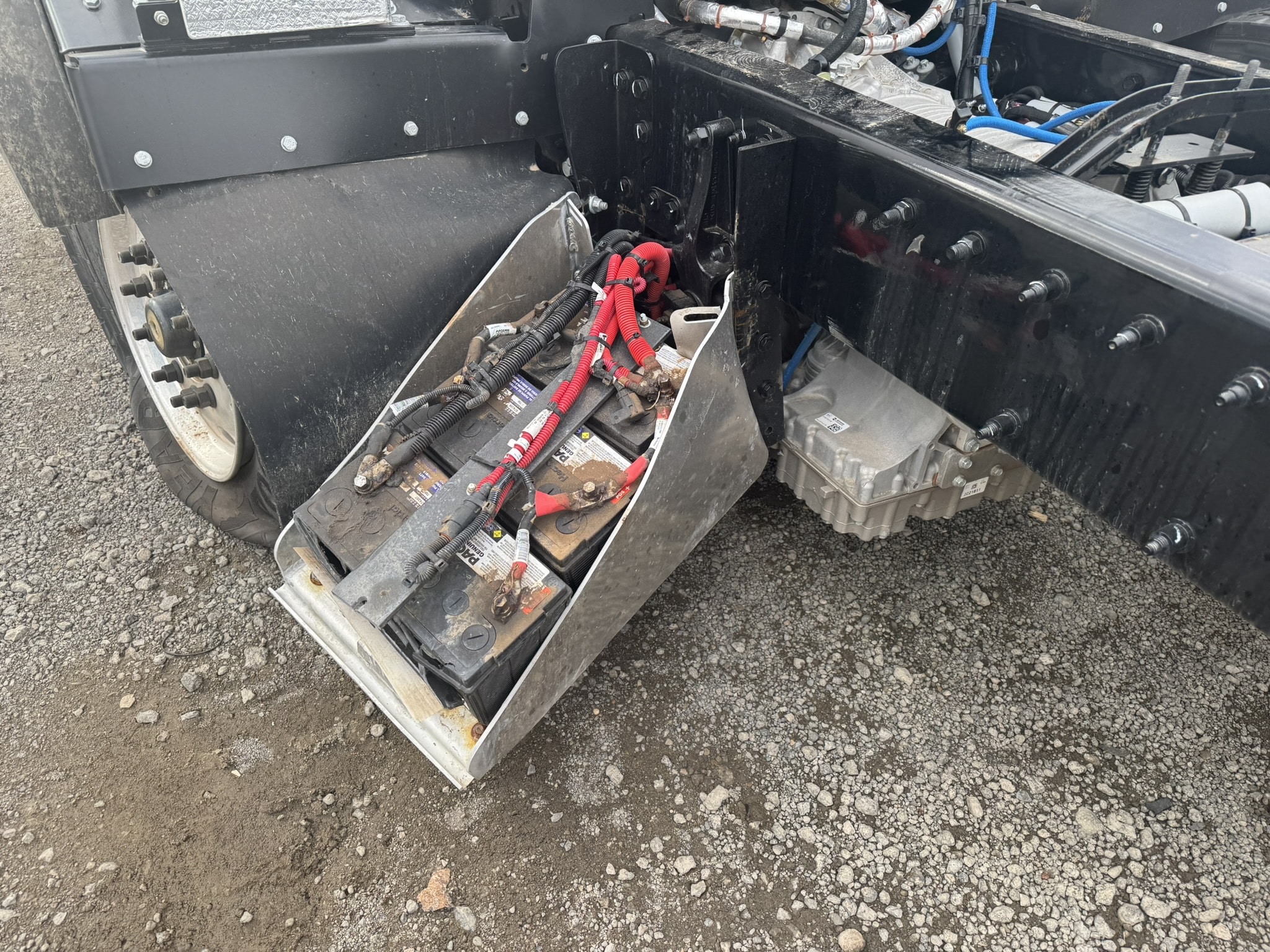 2025 KENWORTH L-770 & 2025 PETERBILT PB520 TRUCKS/PARTS - Image 32