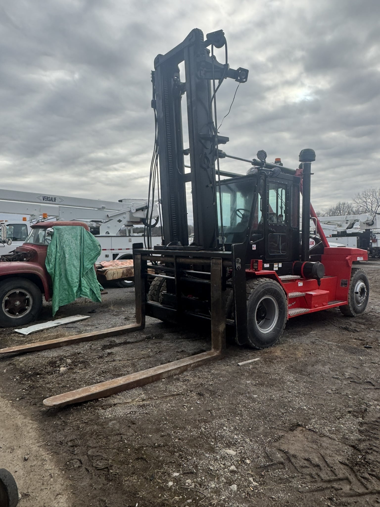 TAYLOR TX360L DIESEL FORKLIFT- 36,000 LBS CAPACITY-LOW HOURS- COMPLETELY RECONDITIONED - Image 2