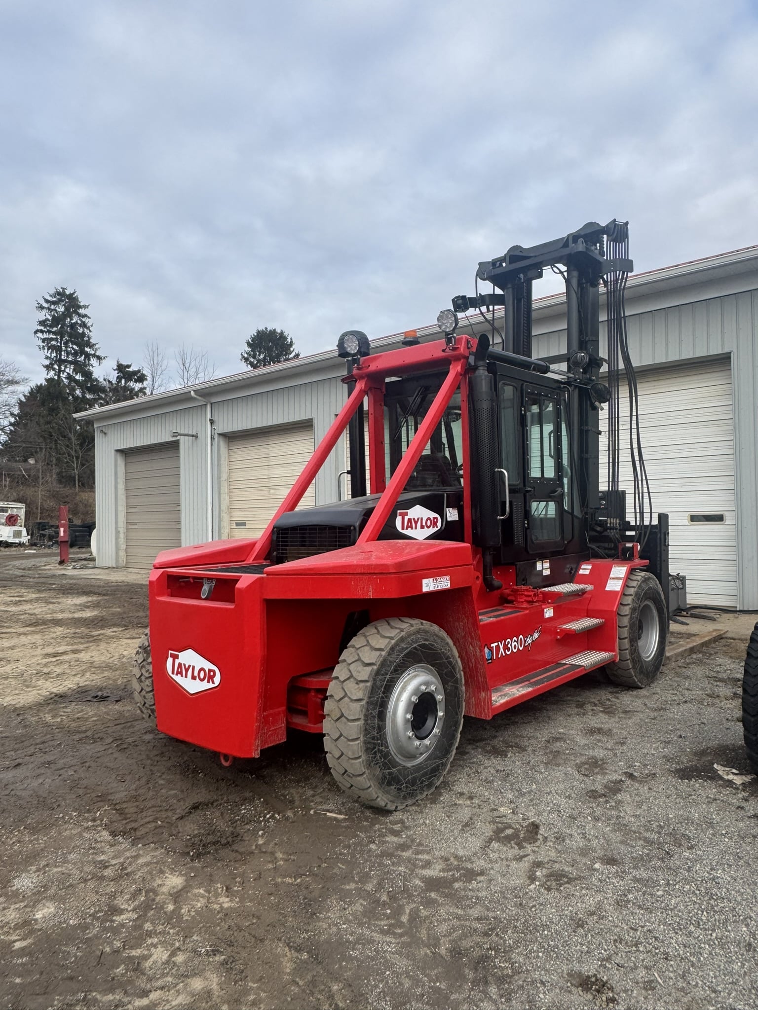 TAYLOR TX360L DIESEL FORKLIFT- 36,000 LBS CAPACITY-LOW HOURS- COMPLETELY RECONDITIONED - Image 4