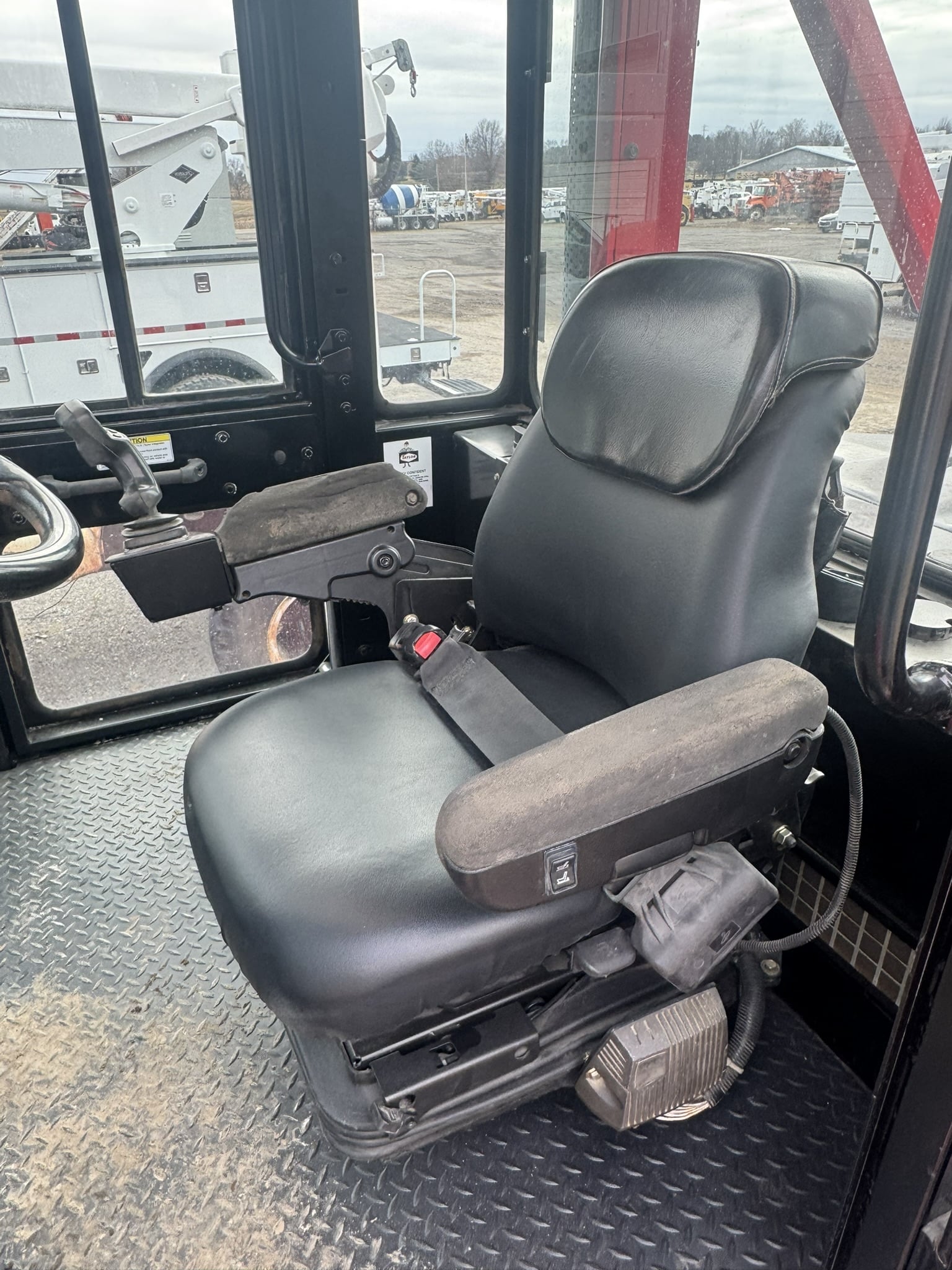 TAYLOR TX360L DIESEL FORKLIFT- 36,000 LBS CAPACITY-LOW HOURS- COMPLETELY RECONDITIONED - Image 9